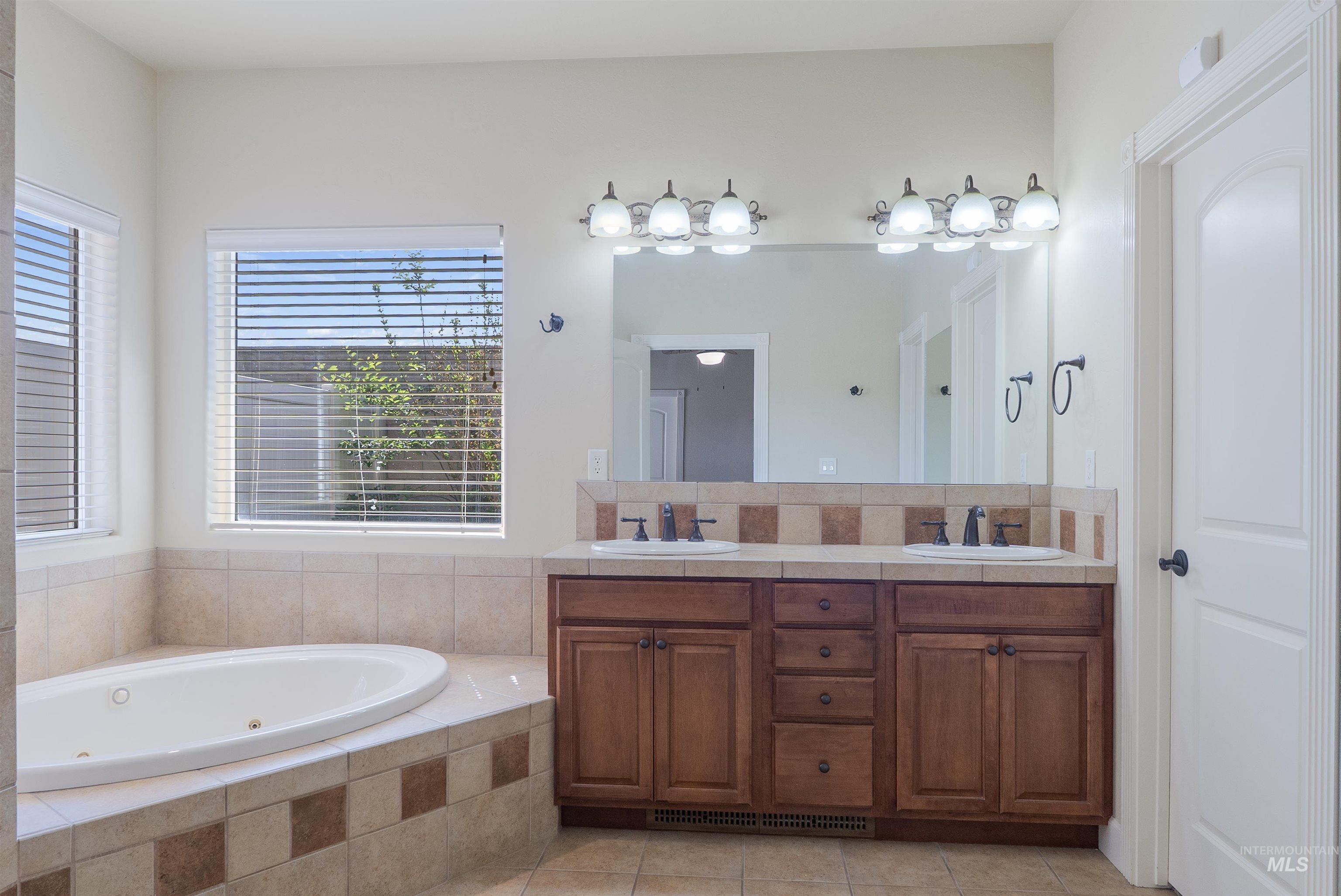 1861 Canyon Park Ct, Twin Falls, Idaho 83301-3094, 3 Bedrooms, 2.5 Bathrooms, Residential For Sale, Price $615,000, 98984261