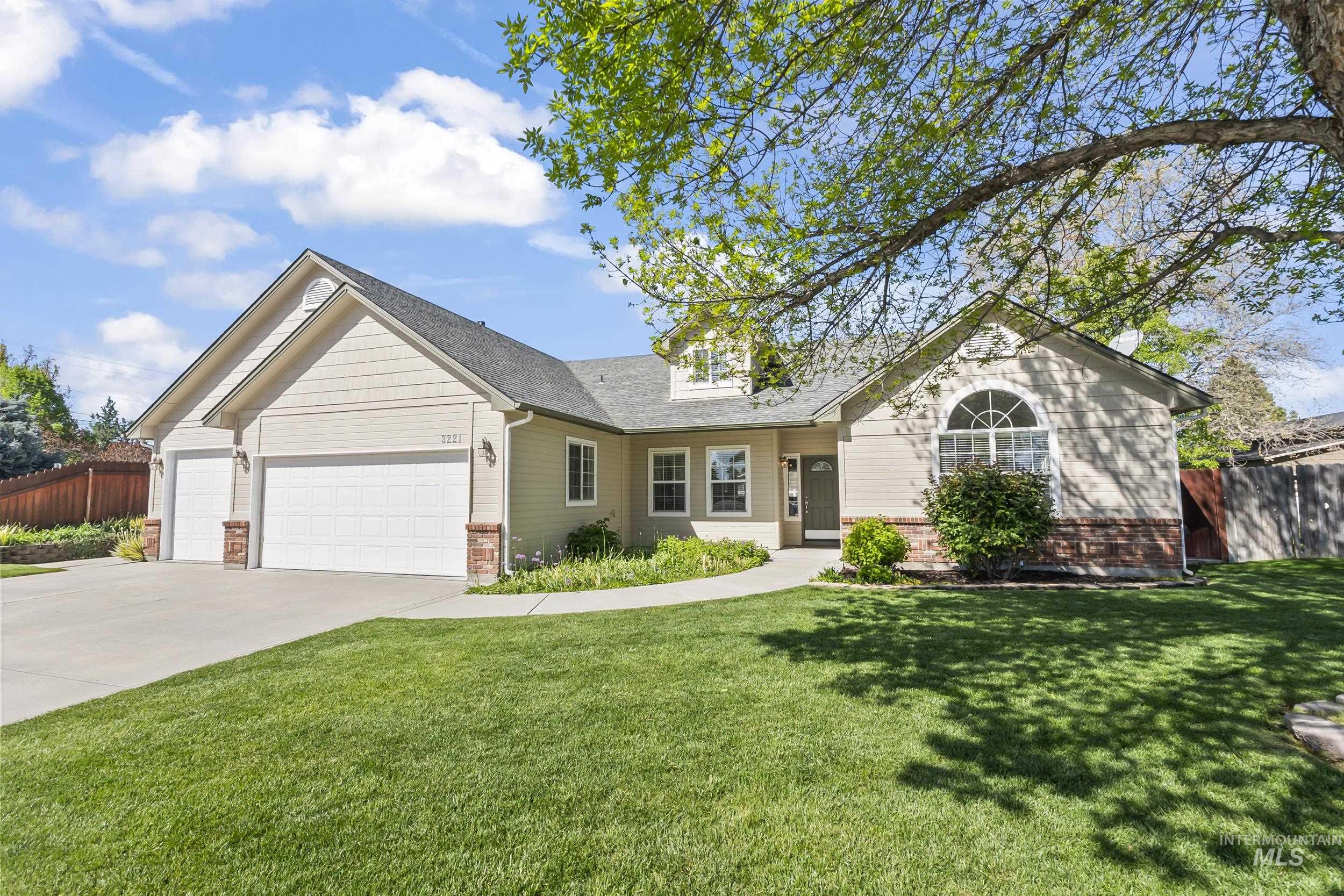 3221 N Lilyturf, Meridian, Idaho 83646, 4 Bedrooms, 2 Bathrooms, Residential For Sale, Price $565,000,MLS 98984262