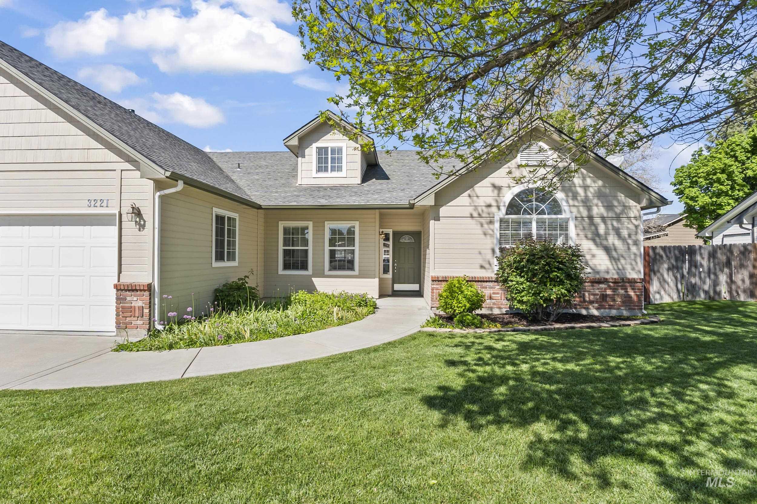 3221 N Lilyturf, Meridian, Idaho 83646, 4 Bedrooms, 2 Bathrooms, Residential For Sale, Price $565,000,MLS 98984262