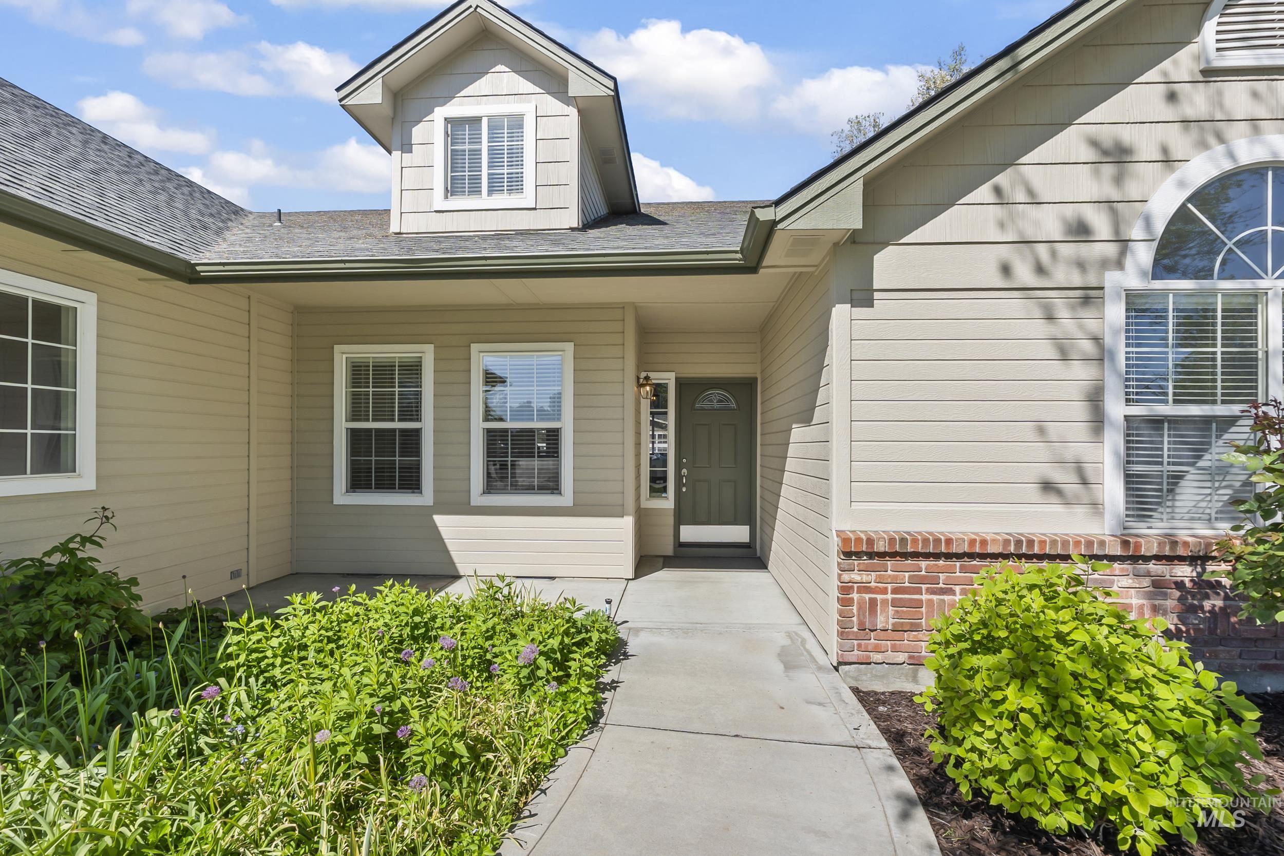3221 N Lilyturf, Meridian, Idaho 83646, 4 Bedrooms, 2 Bathrooms, Residential For Sale, Price $565,000,MLS 98984262
