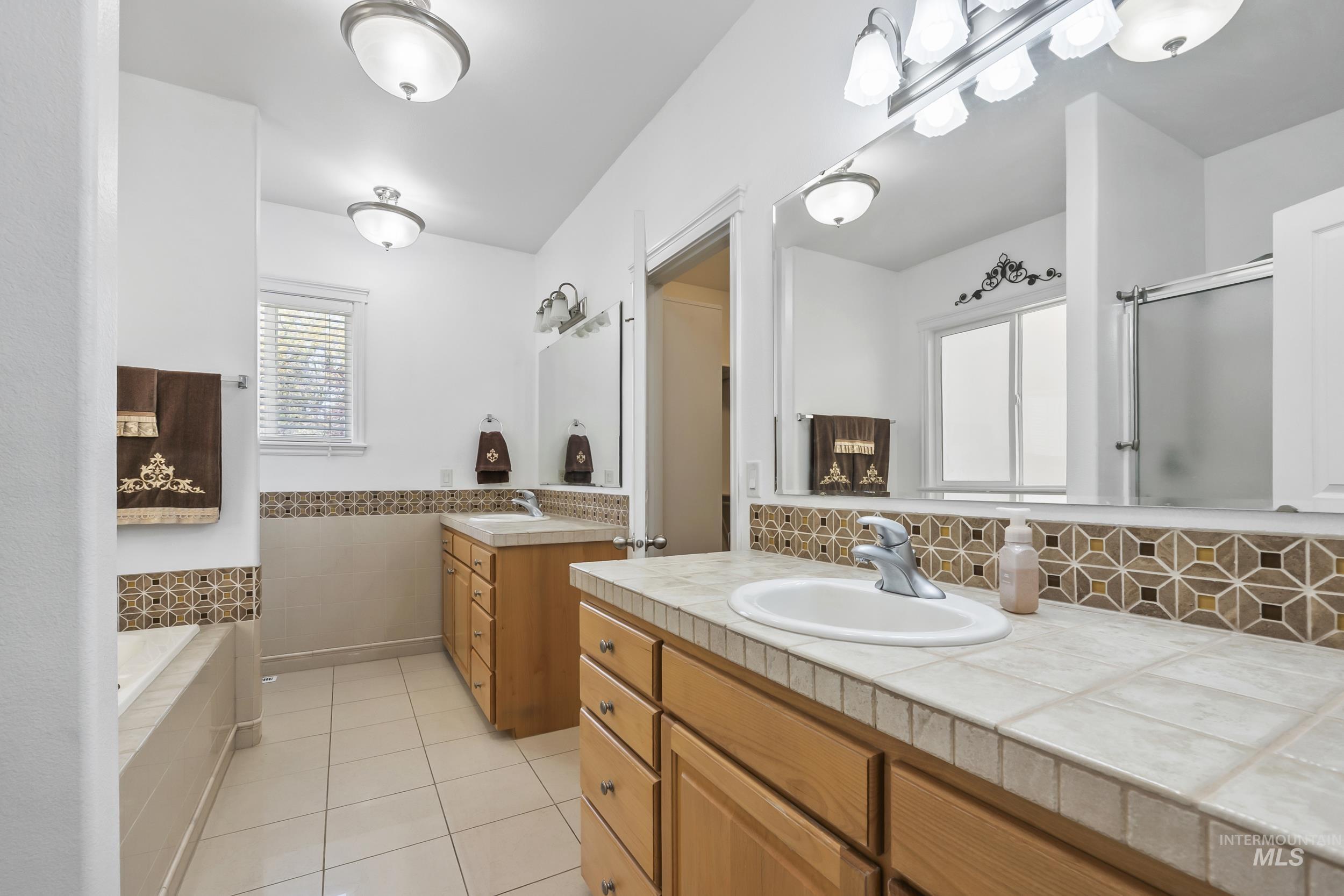 3221 N Lilyturf, Meridian, Idaho 83646, 4 Bedrooms, 2 Bathrooms, Residential For Sale, Price $565,000,MLS 98984262