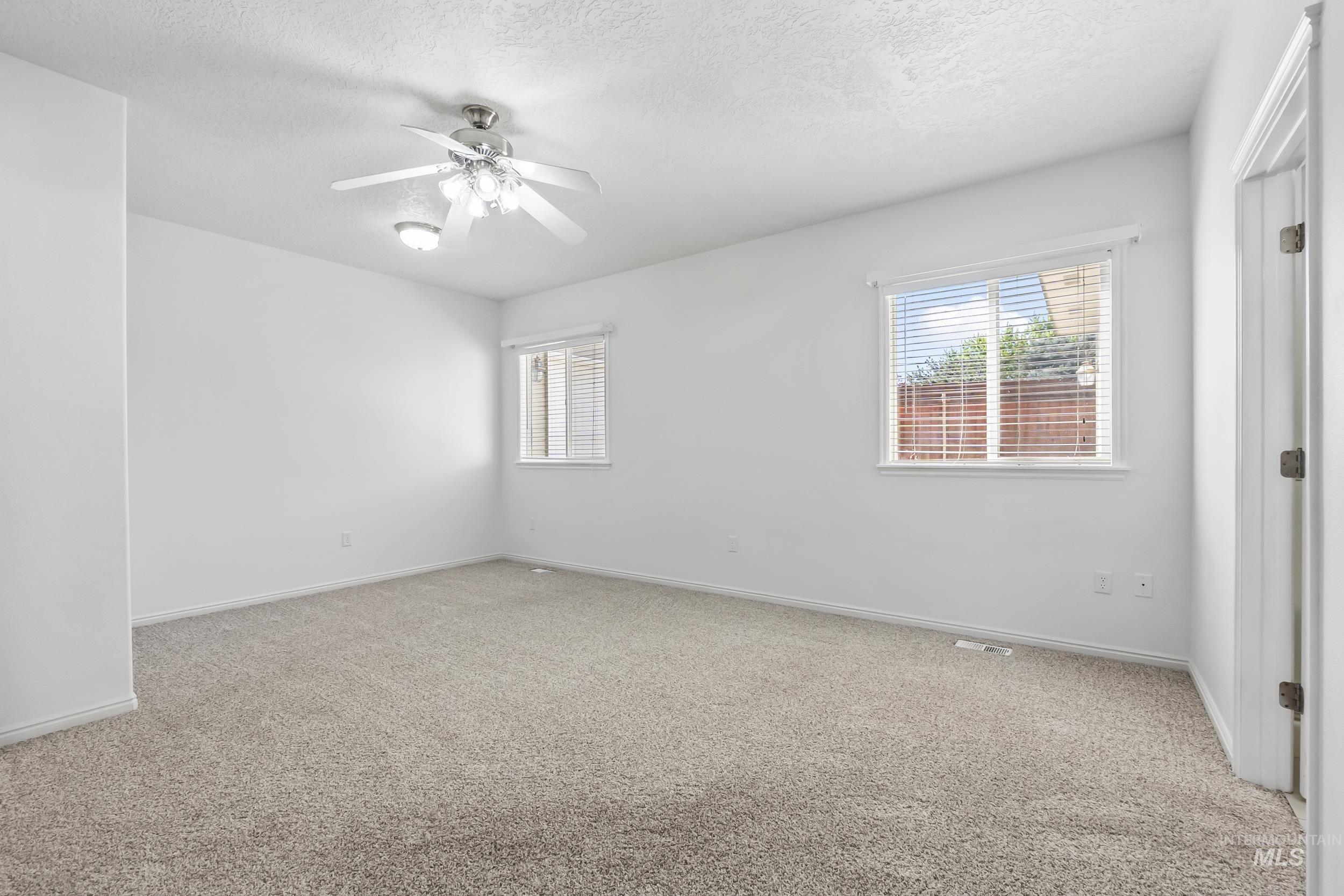 3221 N Lilyturf, Meridian, Idaho 83646, 4 Bedrooms, 2 Bathrooms, Residential For Sale, Price $565,000,MLS 98984262