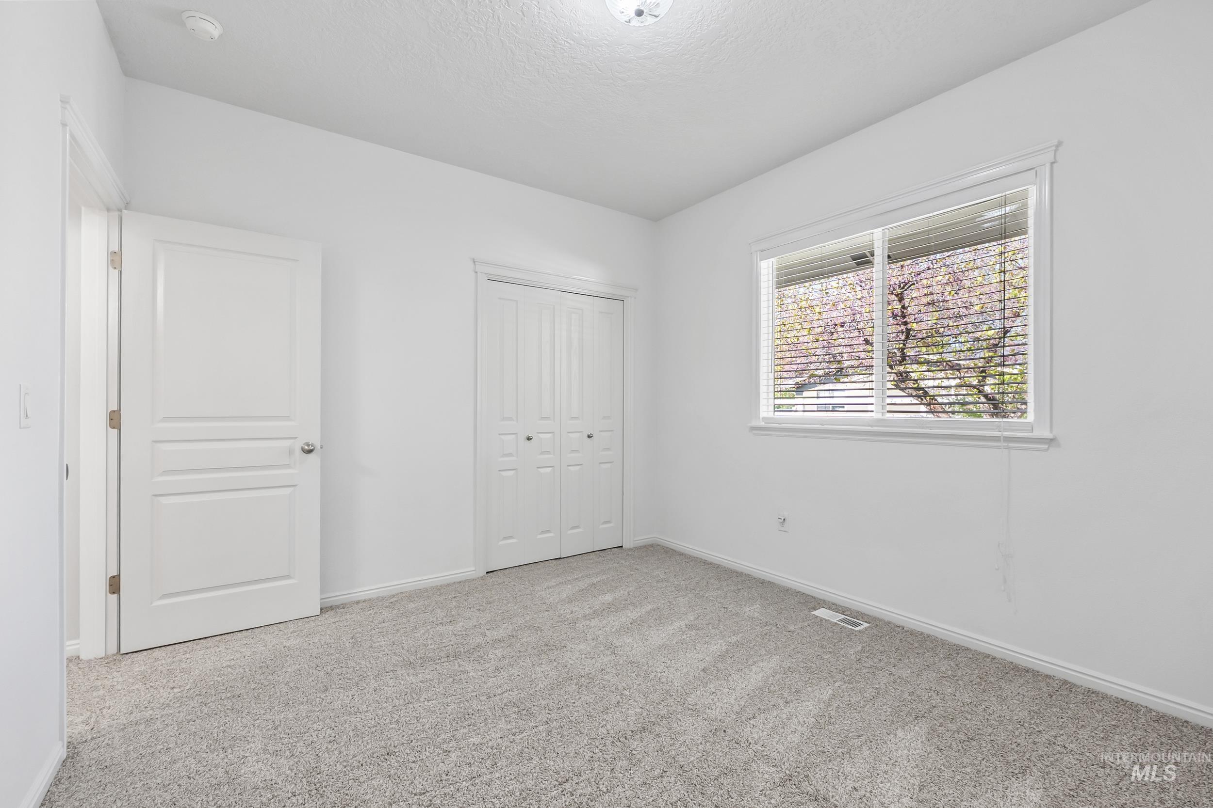 3221 N Lilyturf, Meridian, Idaho 83646, 4 Bedrooms, 2 Bathrooms, Residential For Sale, Price $565,000,MLS 98984262