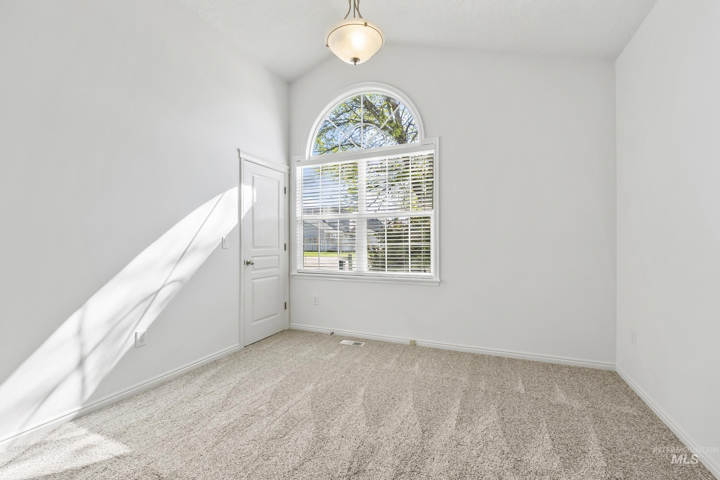 3221 N Lilyturf, Meridian, Idaho 83646, 4 Bedrooms, 2 Bathrooms, Residential For Sale, Price $565,000,MLS 98984262