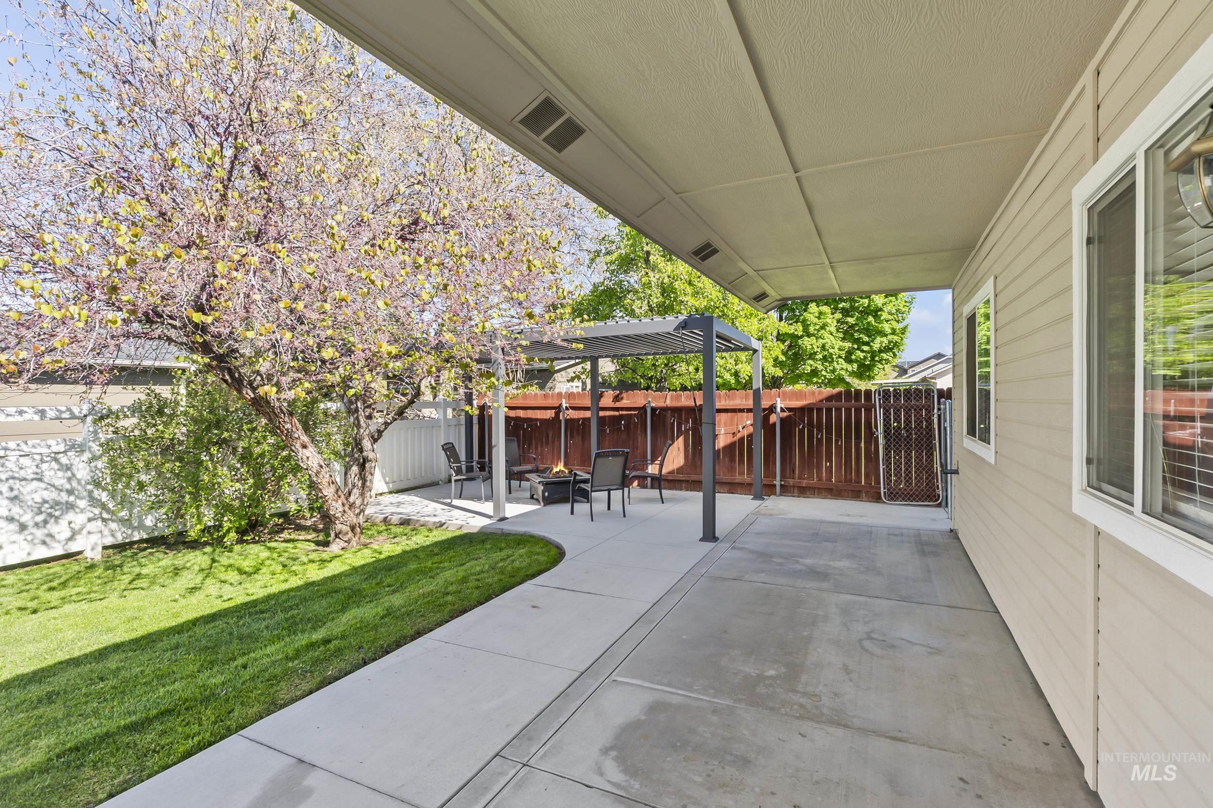 3221 N Lilyturf, Meridian, Idaho 83646, 4 Bedrooms, 2 Bathrooms, Residential For Sale, Price $565,000,MLS 98984262