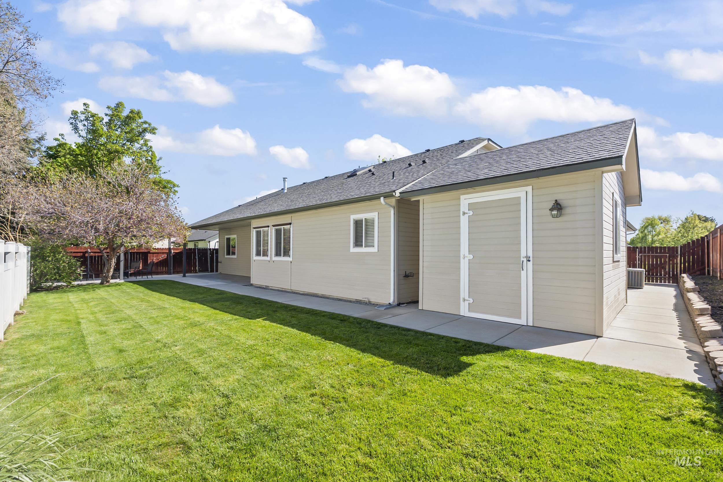 3221 N Lilyturf, Meridian, Idaho 83646, 4 Bedrooms, 2 Bathrooms, Residential For Sale, Price $565,000,MLS 98984262