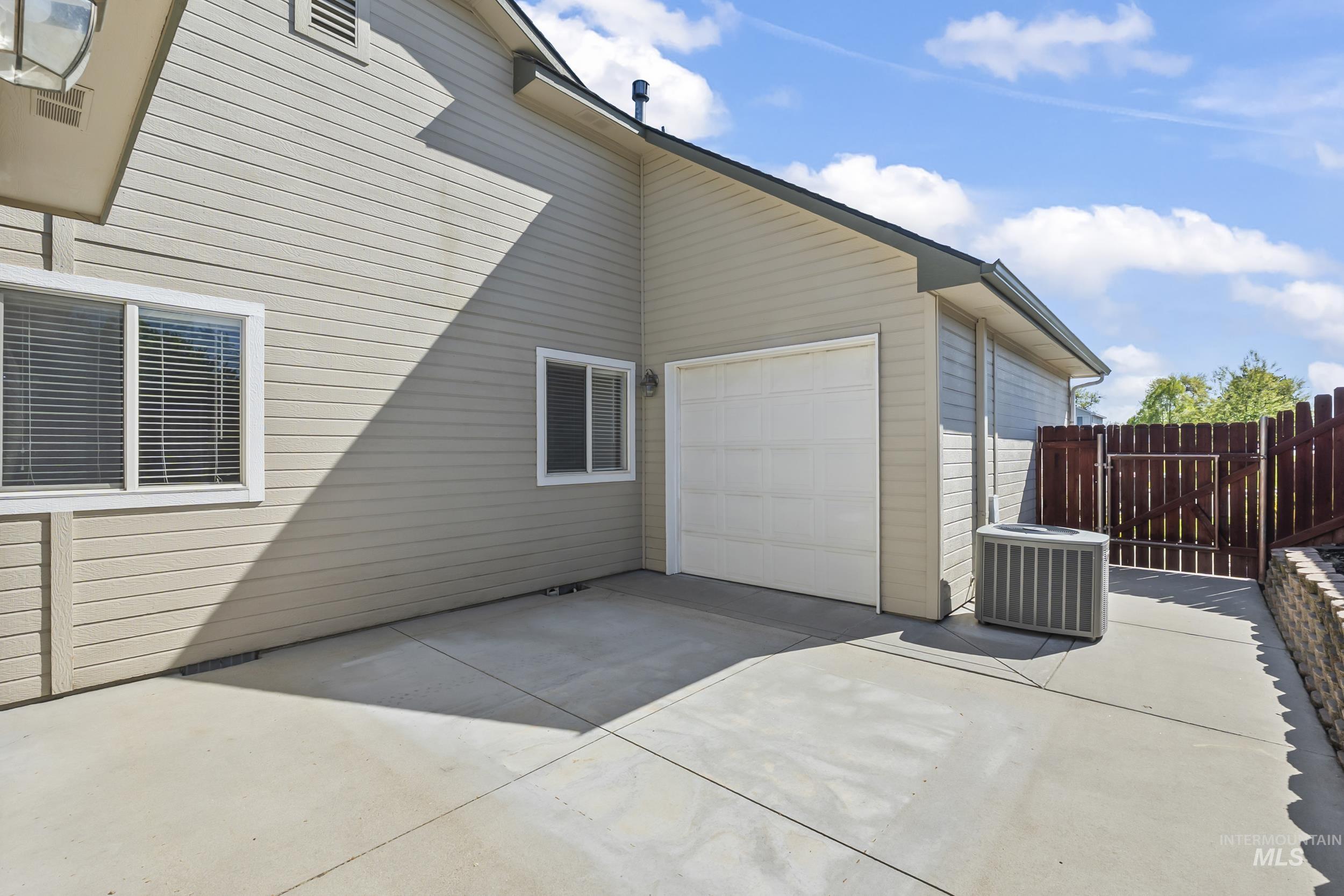 3221 N Lilyturf, Meridian, Idaho 83646, 4 Bedrooms, 2 Bathrooms, Residential For Sale, Price $565,000,MLS 98984262