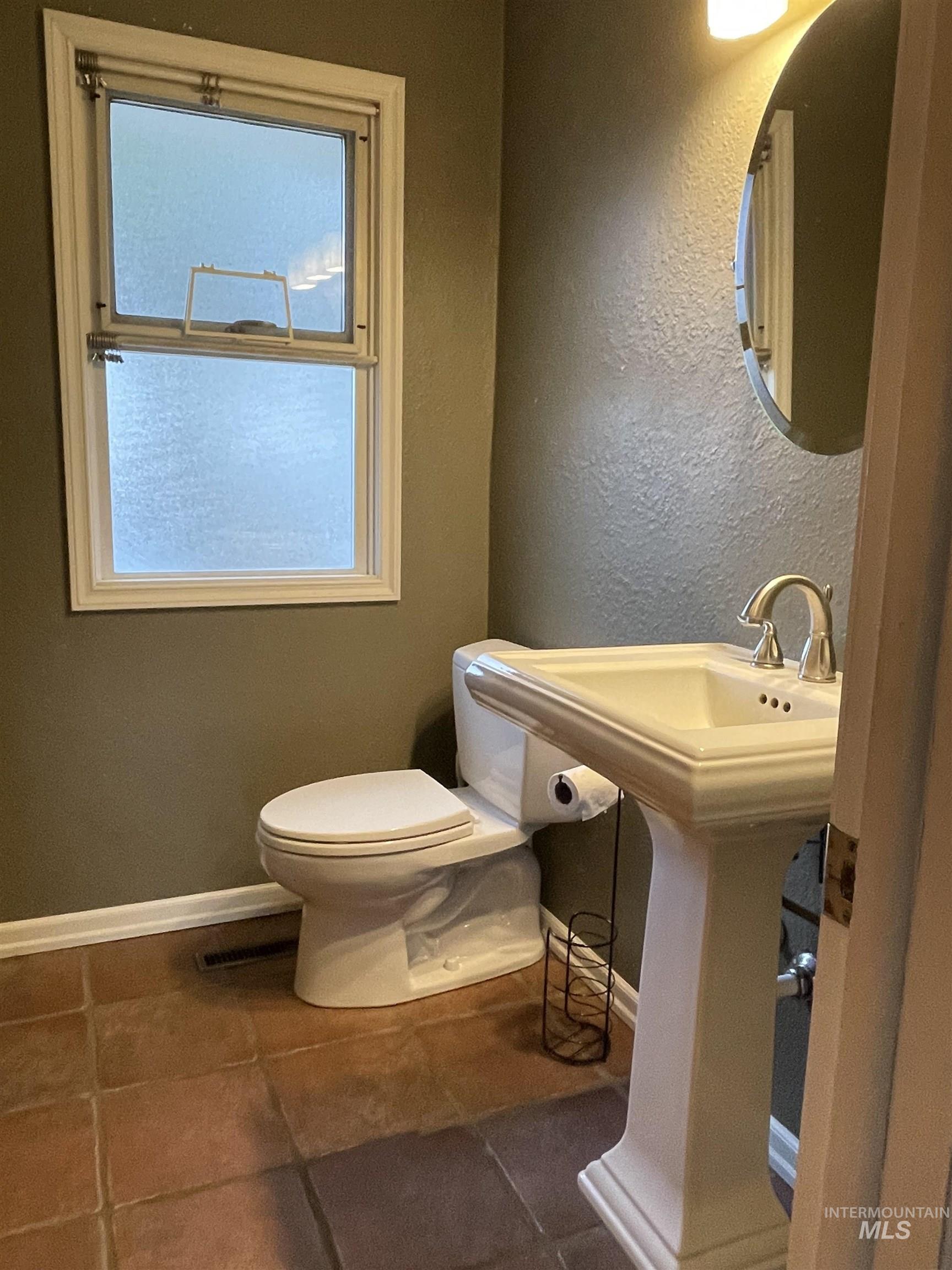 1701 Richardson Ave, Lewiston, Idaho 83501, 4 Bedrooms, 2 Bathrooms, Residential For Sale, Price $419,000,MLS 98984268