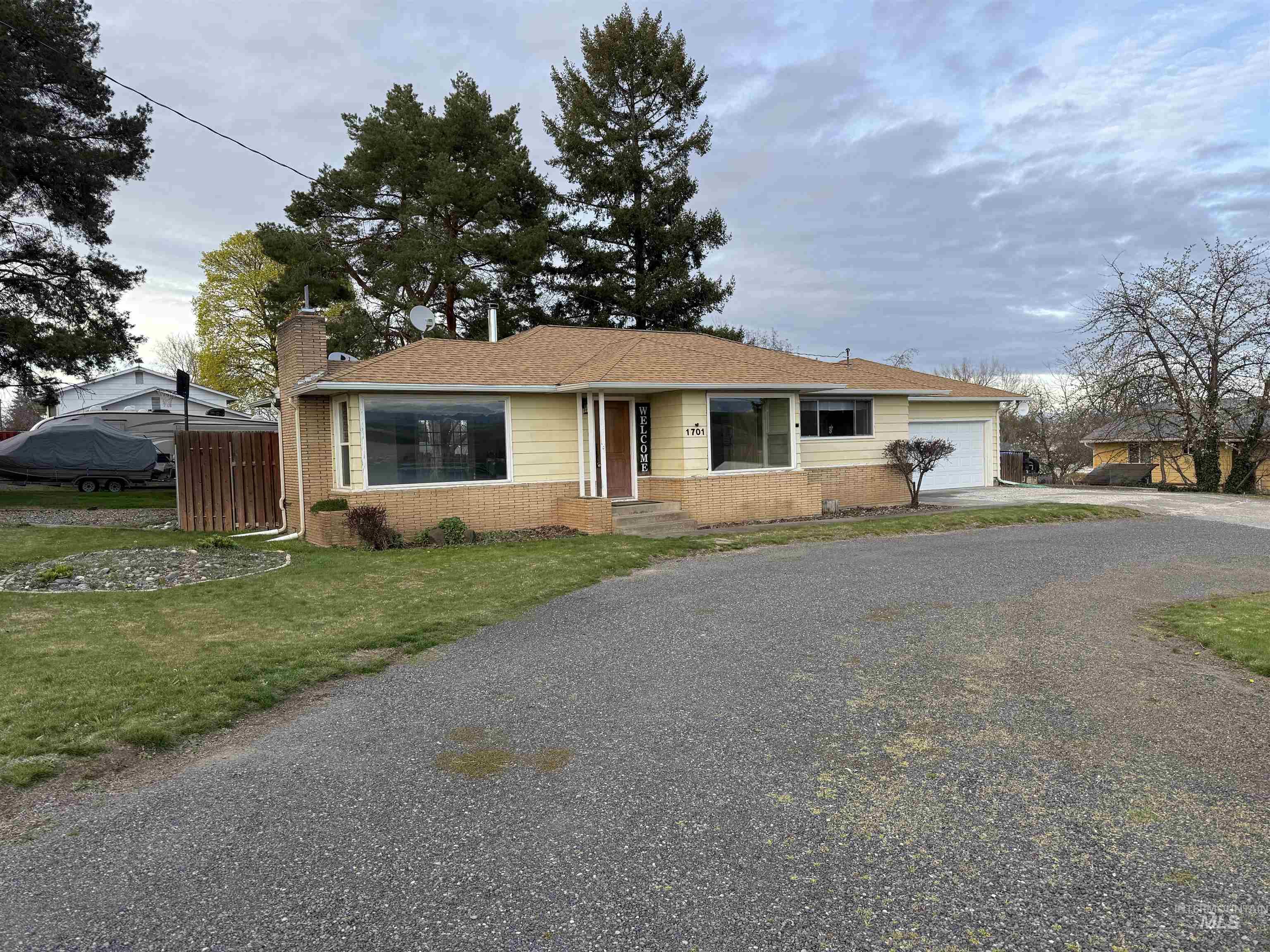 1701 Richardson Ave, Lewiston, Idaho 83501, 4 Bedrooms, 2 Bathrooms, Residential For Sale, Price $419,000,MLS 98984268