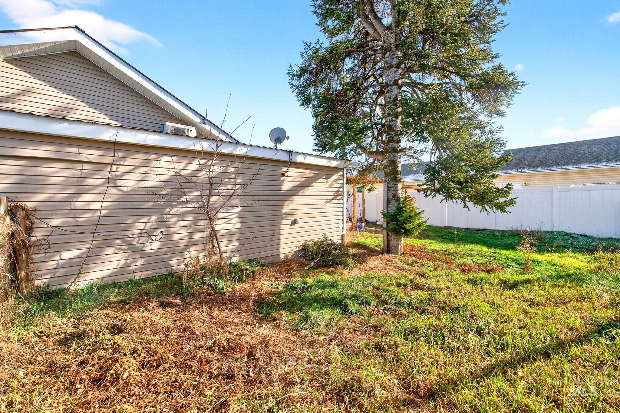 208 S 4th W St., Preston, Idaho 83263, 3 Bedrooms, 1 Bathroom, Residential For Sale, Price $279,900,MLS 98984273