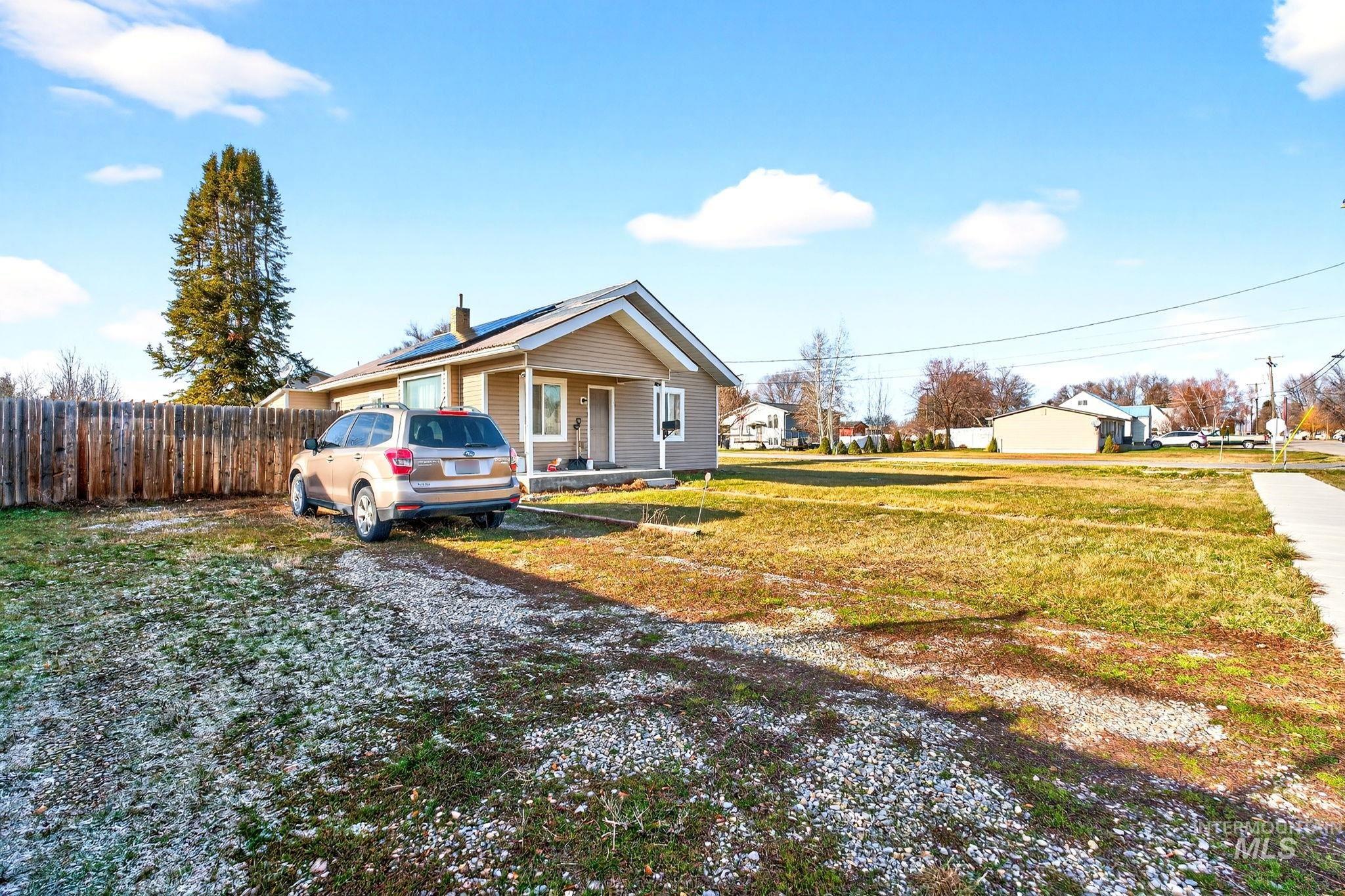 208 S 4th W St., Preston, Idaho 83263, 3 Bedrooms, 1 Bathroom, Residential For Sale, Price $279,900,MLS 98984273