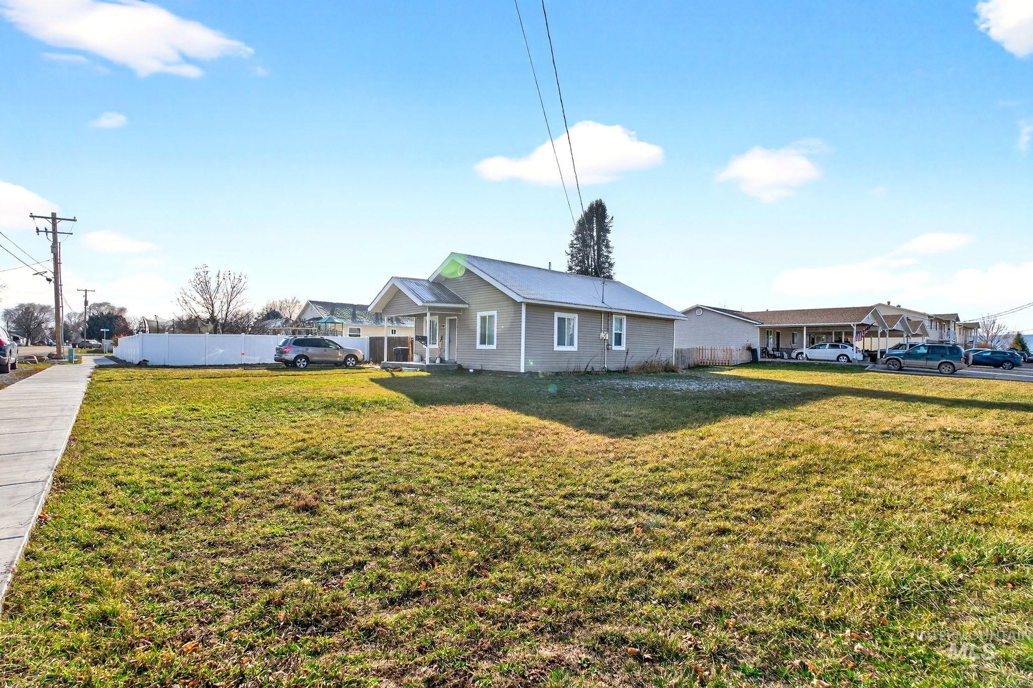 208 S 4th W St., Preston, Idaho 83263, 3 Bedrooms, 1 Bathroom, Residential For Sale, Price $279,900,MLS 98984273