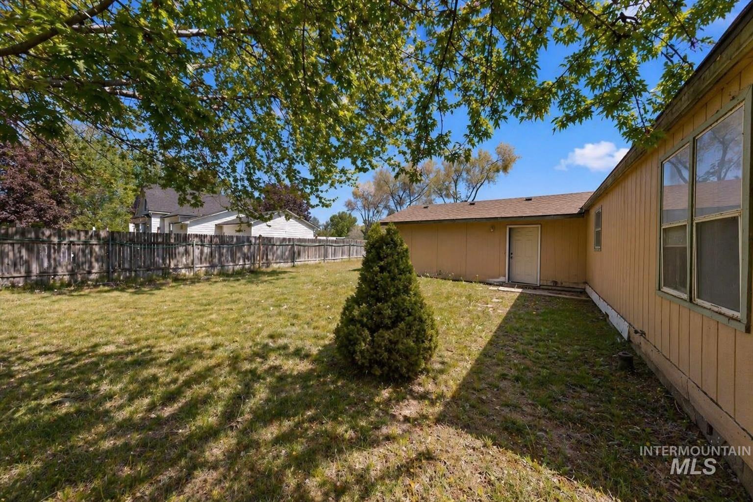 402 Cedar St, Middleton, Idaho 83644, 3 Bedrooms, 2 Bathrooms, Residential For Sale, Price $259,900, 98984275