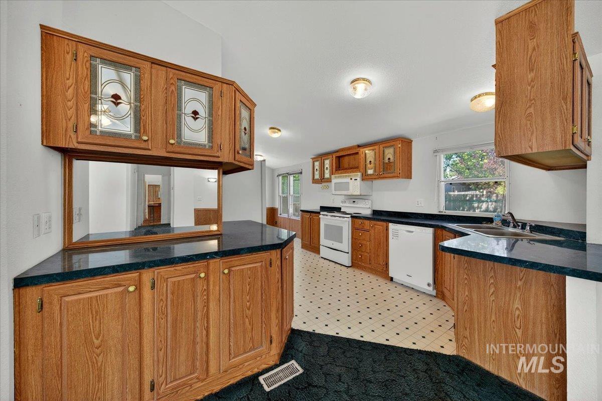 402 Cedar St, Middleton, Idaho 83644, 3 Bedrooms, 2 Bathrooms, Residential For Sale, Price $259,900, 98984275