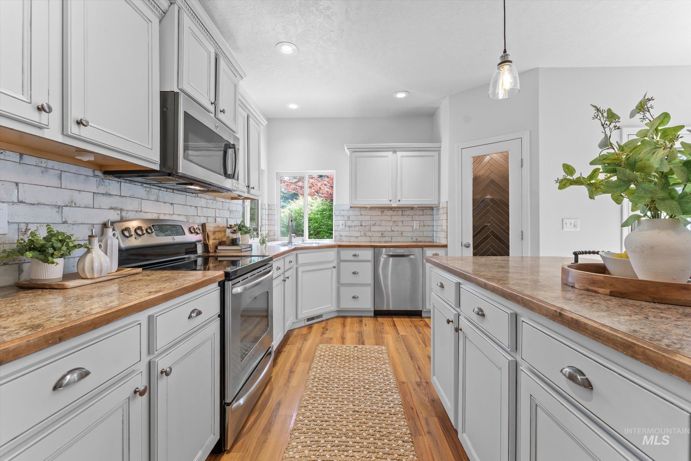 3542 S Capulet Way, Meridian, Idaho 83642, 5 Bedrooms, 3 Bathrooms, Residential For Sale, Price $750,000,MLS 98984279