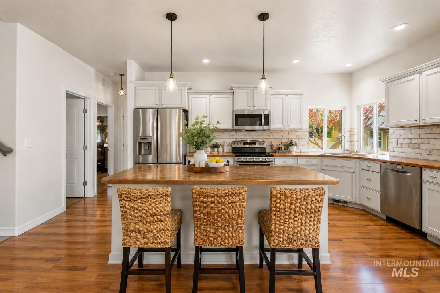 3542 S Capulet Way, Meridian, Idaho 83642, 5 Bedrooms, 3 Bathrooms, Residential For Sale, Price $750,000,MLS 98984279
