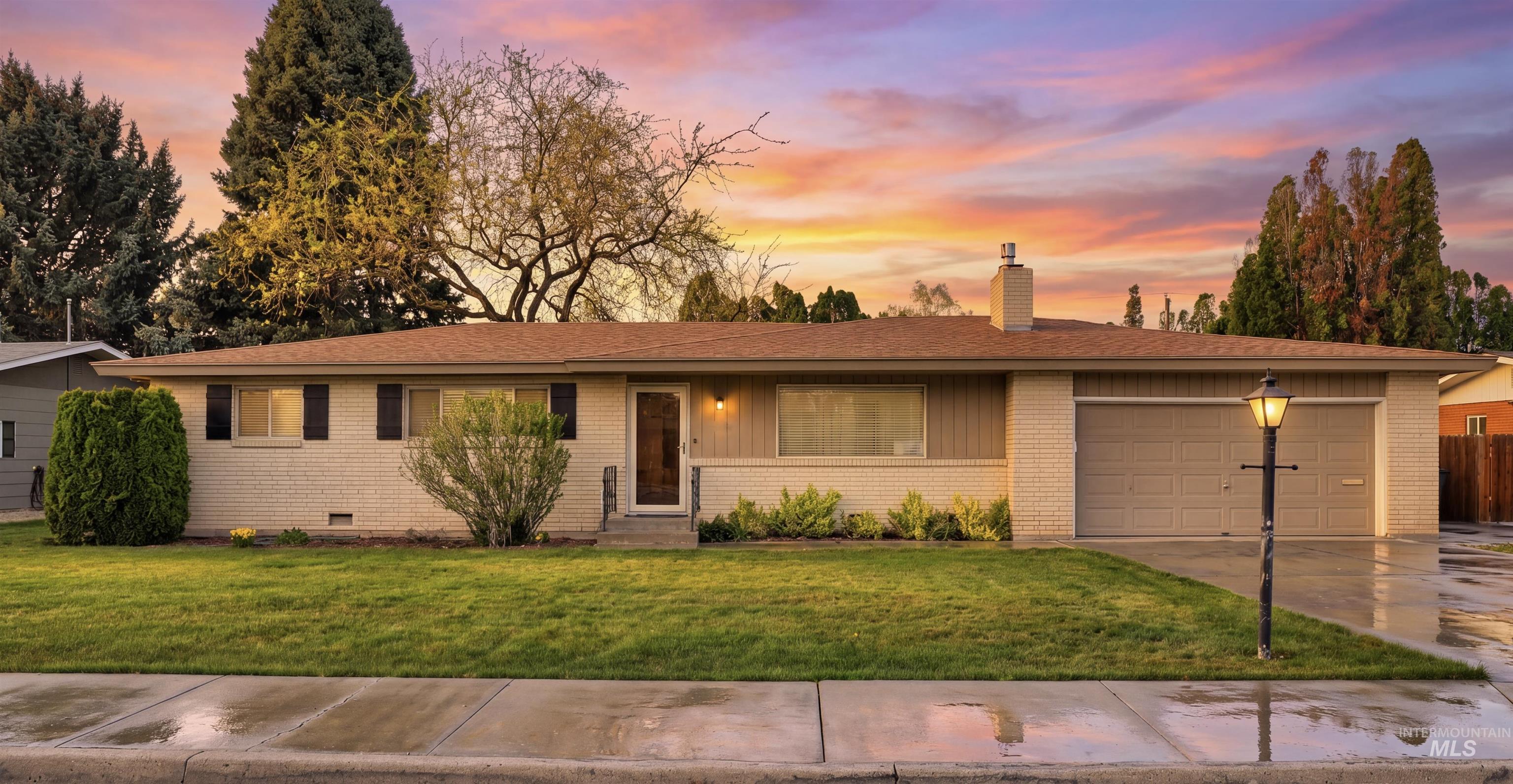 512 W Colorado, Nampa, Idaho 83686, 3 Bedrooms, 1.5 Bathrooms, Residential For Sale, Price $459,900,MLS 98984280