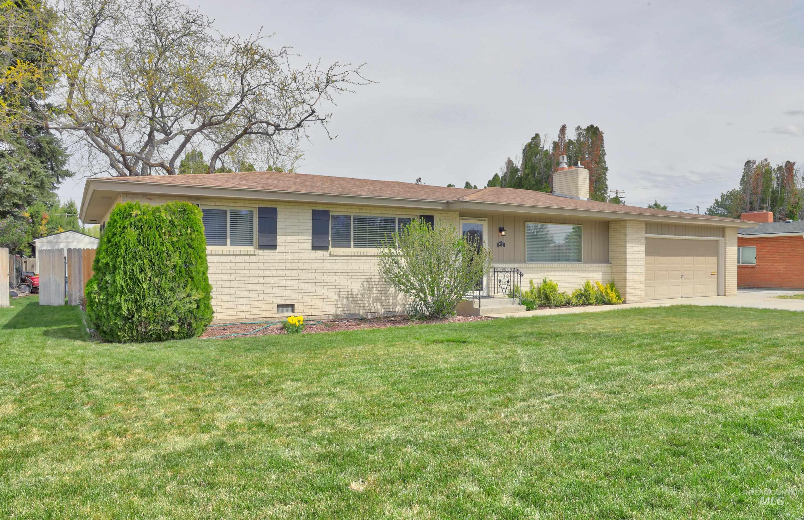 512 W Colorado, Nampa, Idaho 83686, 3 Bedrooms, 1.5 Bathrooms, Residential For Sale, Price $469,900, 98984280