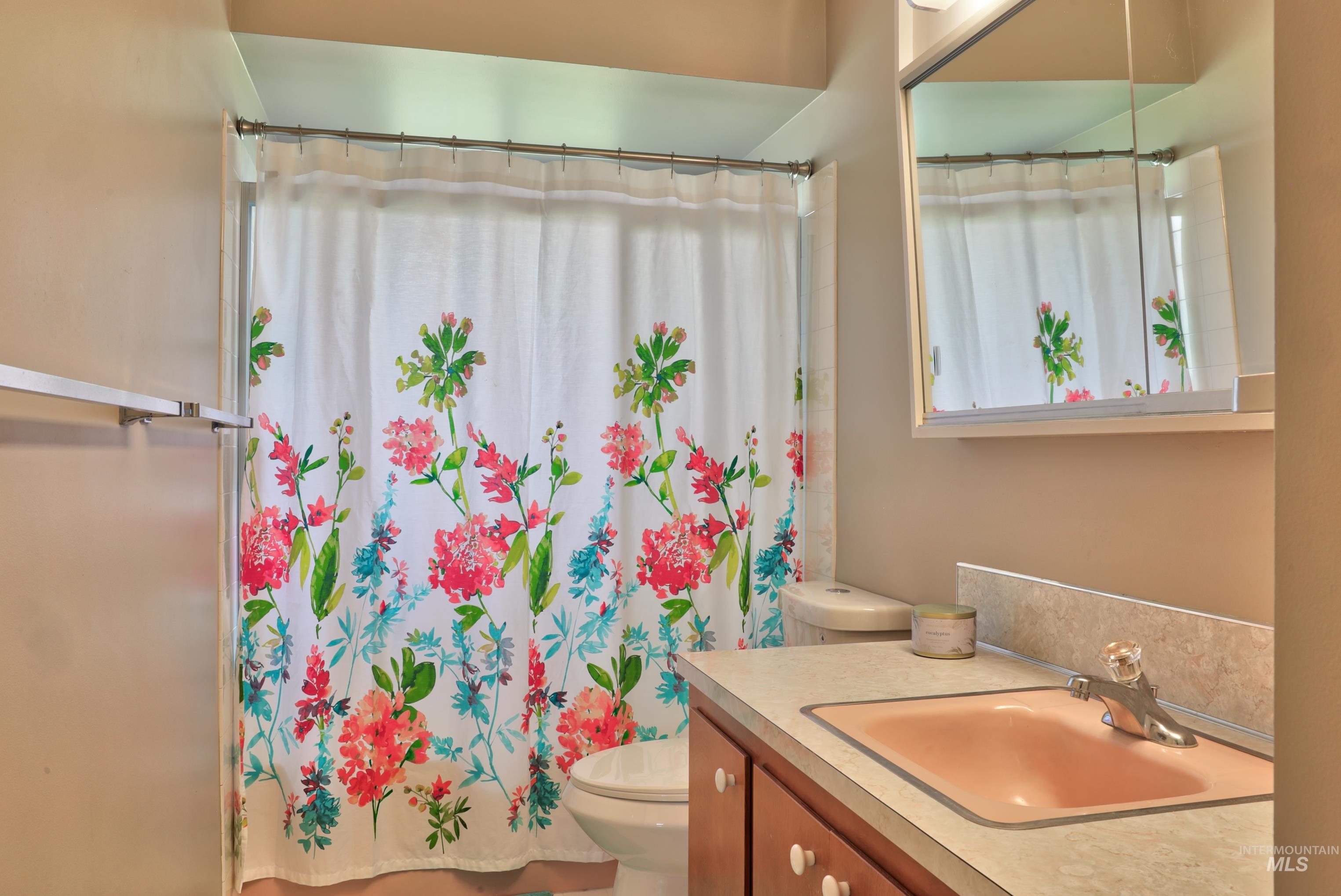 512 W Colorado, Nampa, Idaho 83686, 3 Bedrooms, 1.5 Bathrooms, Residential For Sale, Price $469,900, 98984280