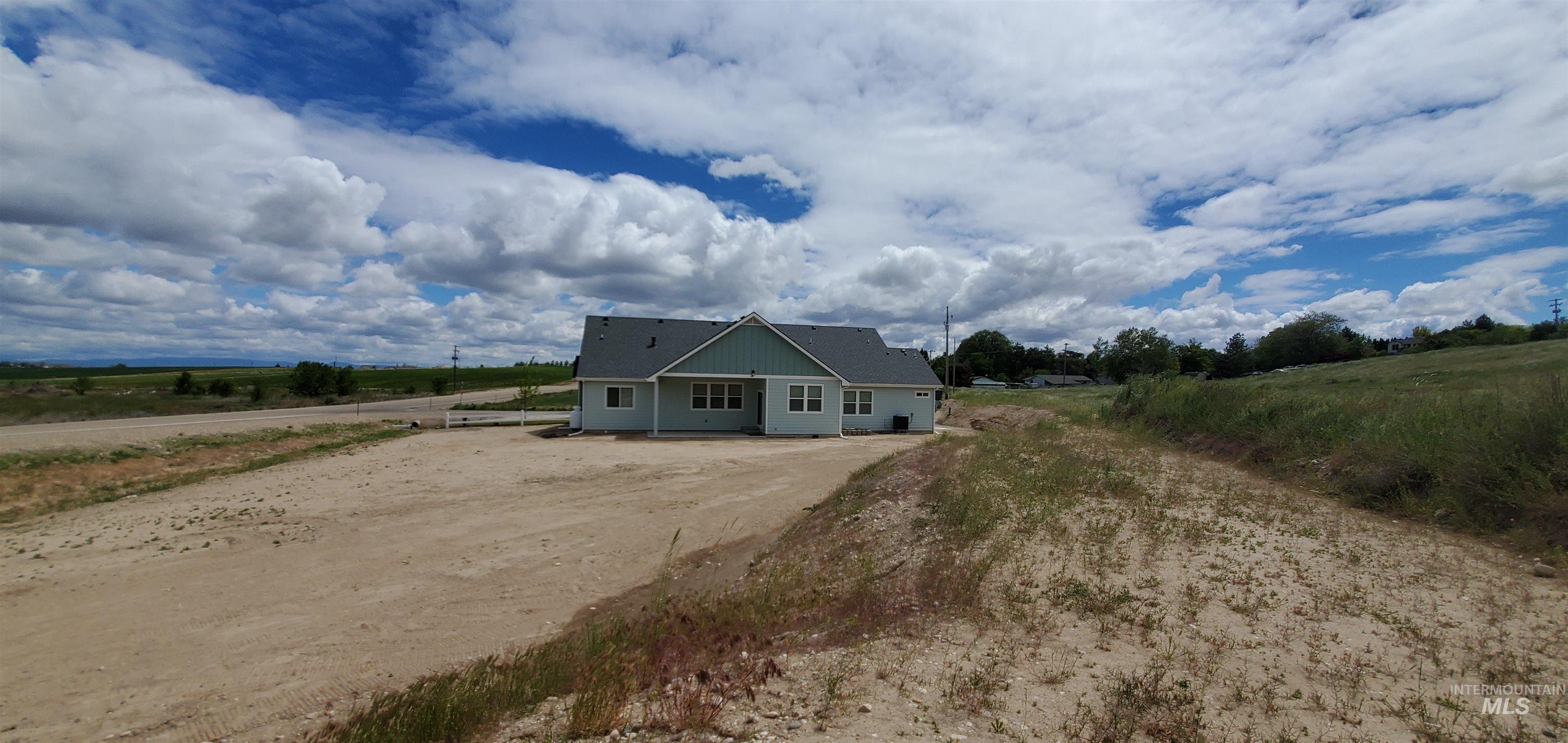 9279 Rolling Hills Ct, Nampa, Idaho 83686-9508, 3 Bedrooms, 2.5 Bathrooms, Residential For Sale, Price $649,900,MLS 98984282