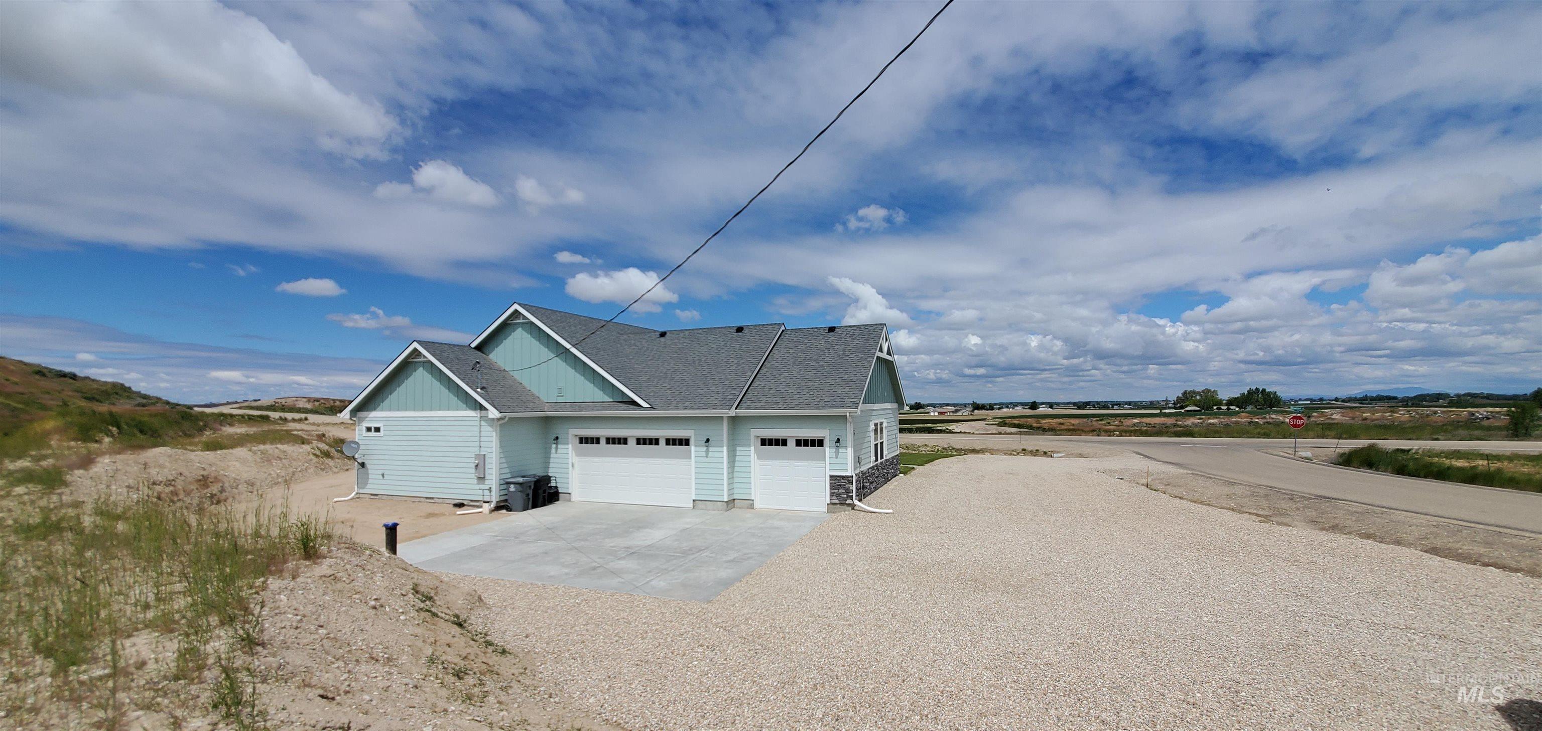 9279 Rolling Hills Ct, Nampa, Idaho 83686-9508, 3 Bedrooms, 2.5 Bathrooms, Residential For Sale, Price $649,900,MLS 98984282