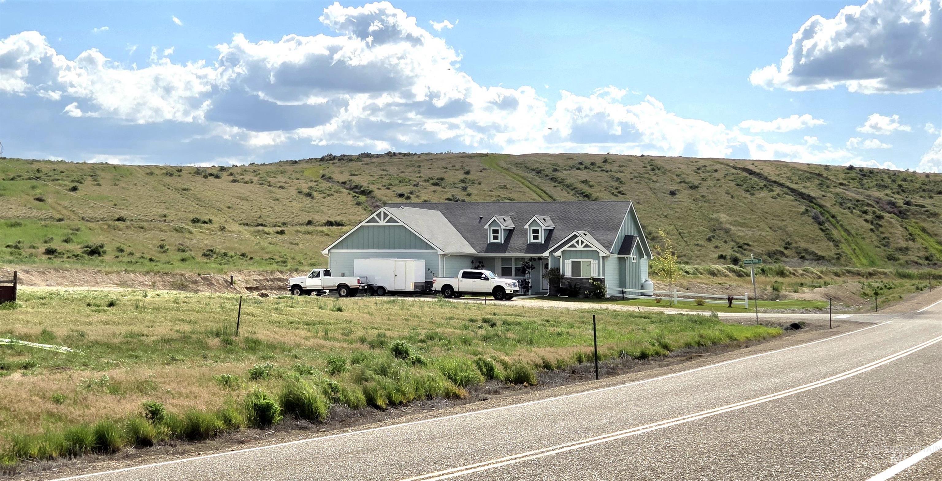 9279 Rolling Hills Ct, Nampa, Idaho 83686-9508, 3 Bedrooms, 2.5 Bathrooms, Residential For Sale, Price $649,900,MLS 98984282