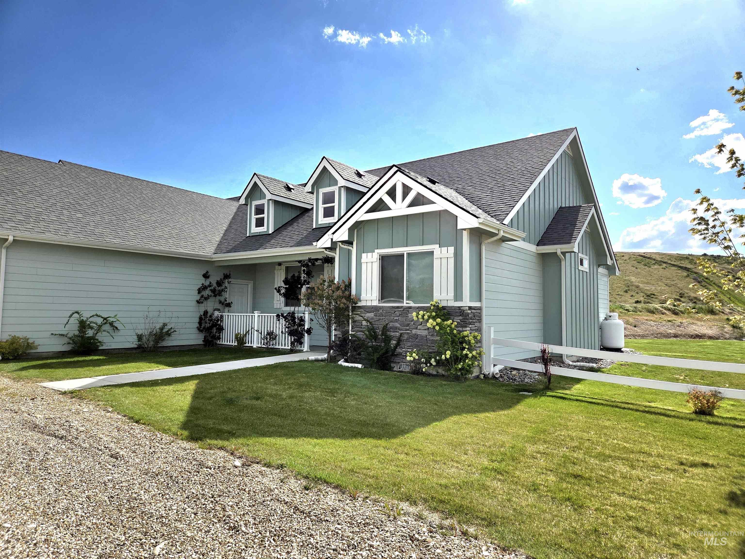 9279 Rolling Hills Ct, Nampa, Idaho 83686-9508, 3 Bedrooms, 2.5 Bathrooms, Residential For Sale, Price $649,900, 98984282