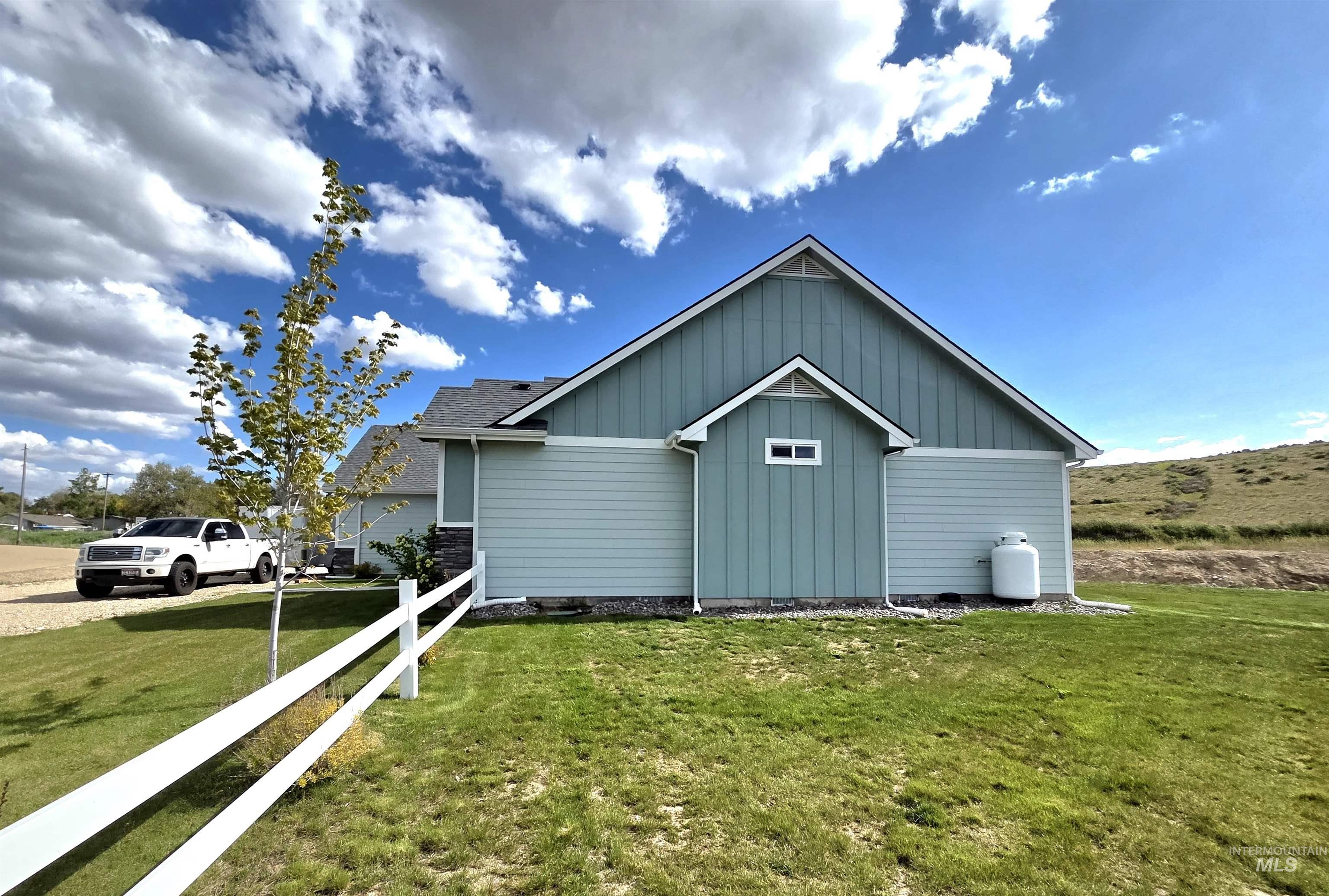 9279 Rolling Hills Ct, Nampa, Idaho 83686-9508, 3 Bedrooms, 2.5 Bathrooms, Residential For Sale, Price $649,900, 98984282