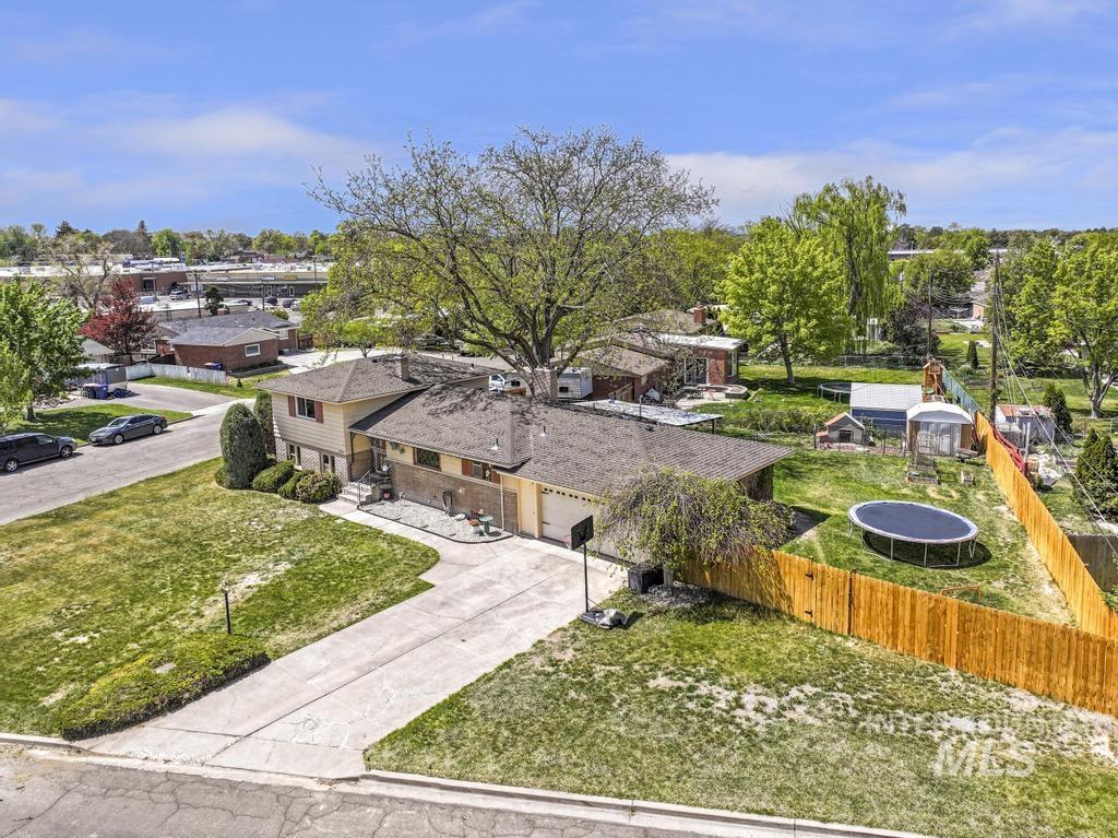 1319 Fremont Dr, Twin Falls, Idaho 83301-4126, 5 Bedrooms, 3.5 Bathrooms, Residential For Sale, Price $410,000, 98984294