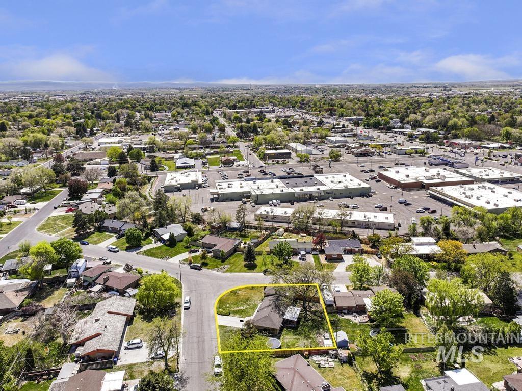 1319 Fremont Dr, Twin Falls, Idaho 83301-4126, 5 Bedrooms, 3.5 Bathrooms, Residential For Sale, Price $410,000, 98984294