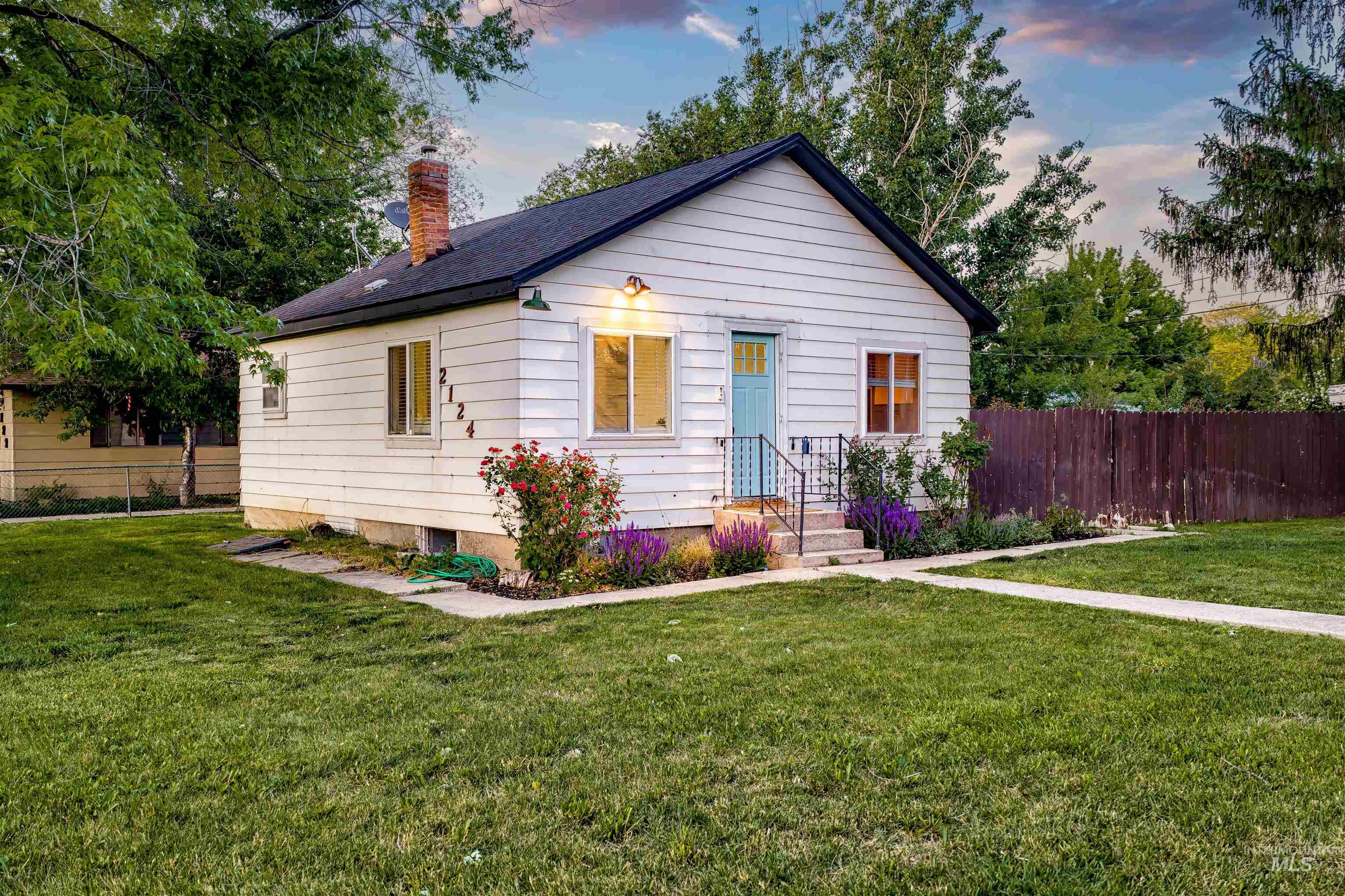 2124 S Kerr St, Boise, Idaho 83705, 2 Bedrooms, 1 Bathroom, Residential For Sale, Price $418,000, 98984295