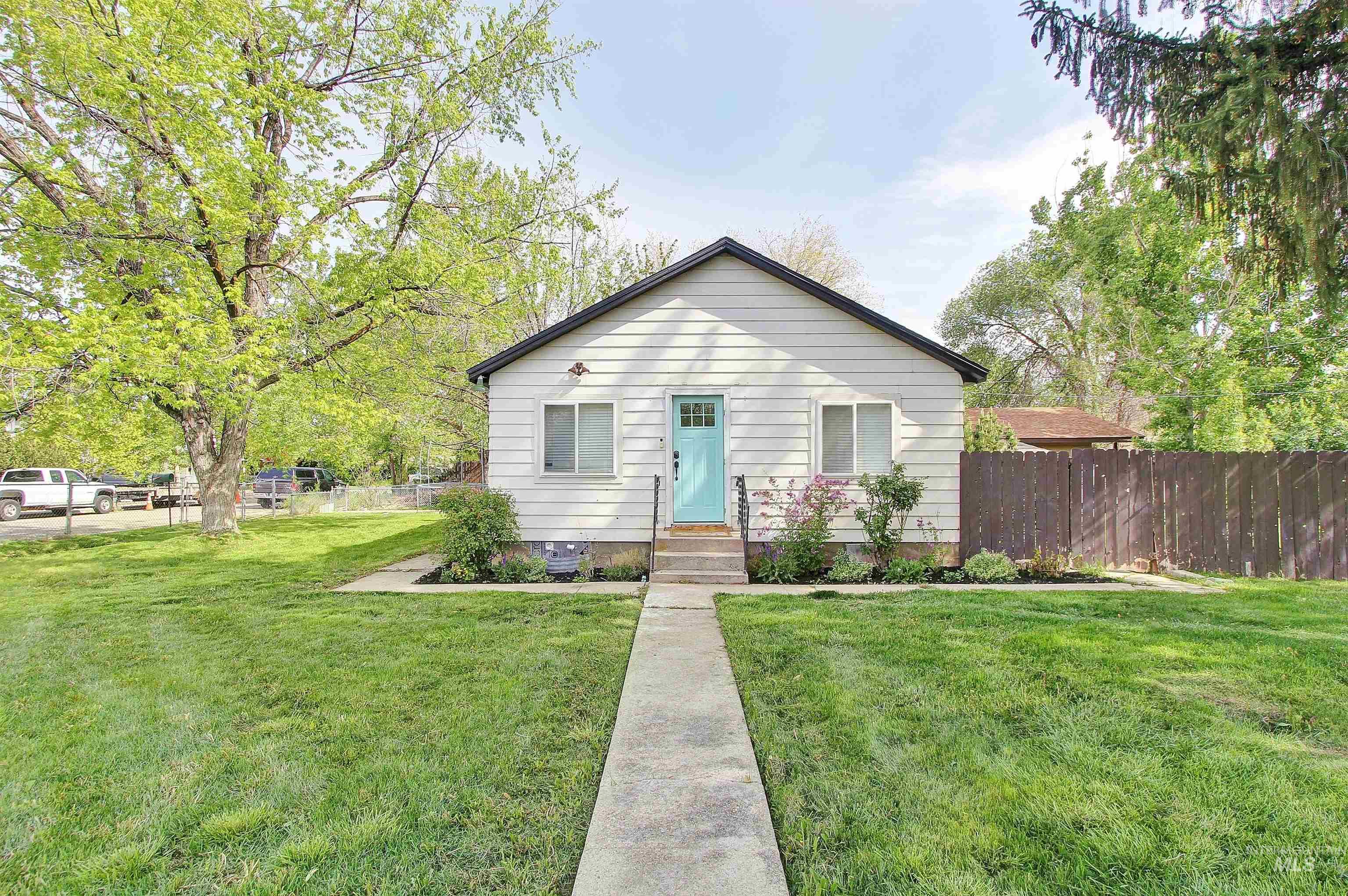 2124 S Kerr St, Boise, Idaho 83705, 2 Bedrooms, 1 Bathroom, Residential For Sale, Price $418,000, 98984295