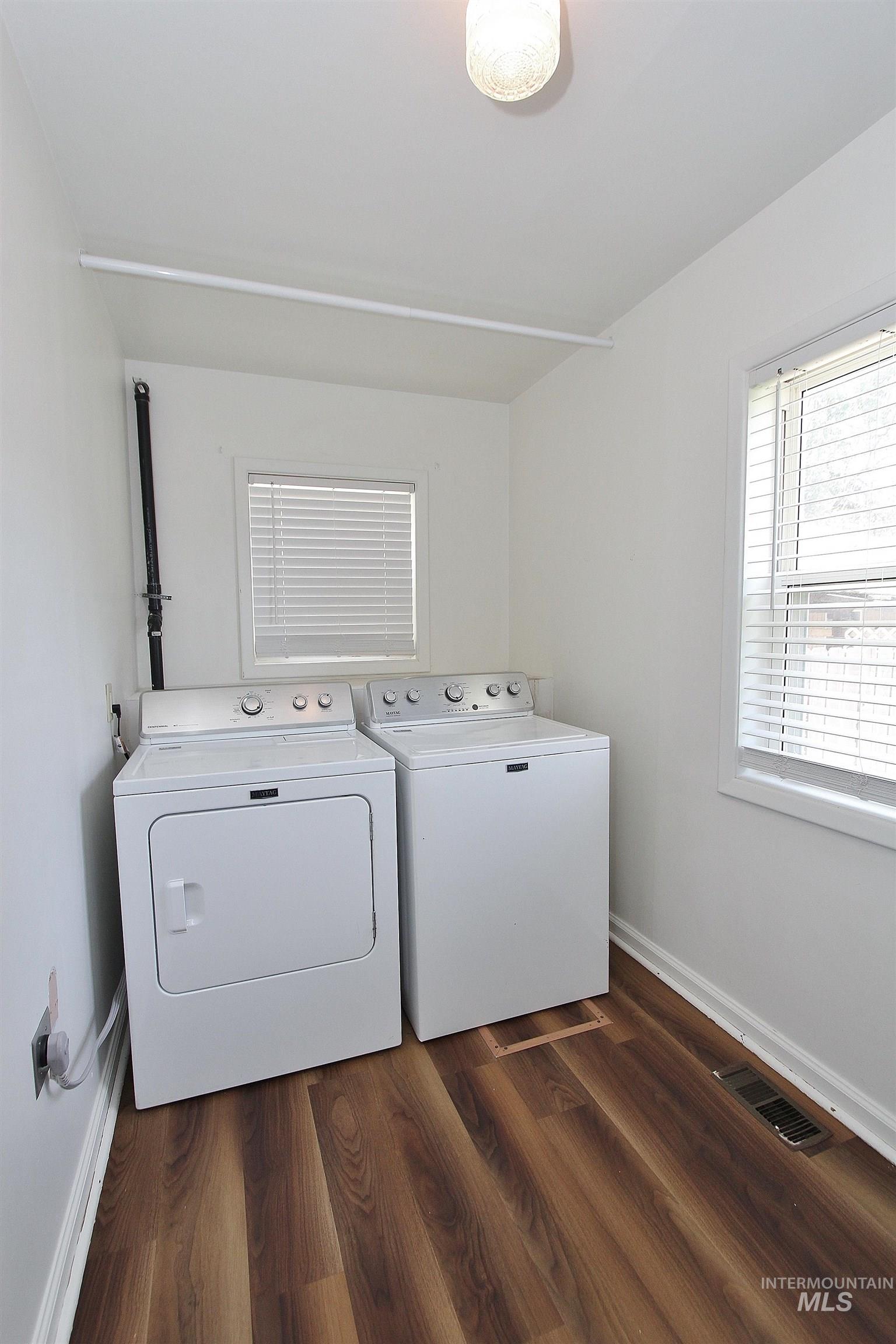 2124 S Kerr St, Boise, Idaho 83705, 2 Bedrooms, 1 Bathroom, Residential For Sale, Price $418,000, 98984295