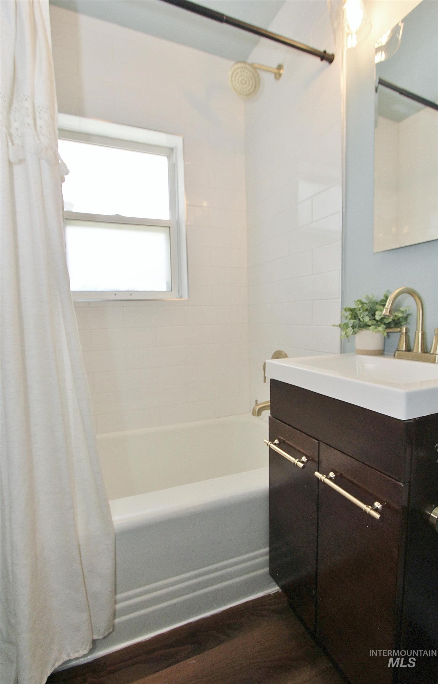 2124 S Kerr St, Boise, Idaho 83705, 2 Bedrooms, 1 Bathroom, Residential For Sale, Price $418,000, 98984295