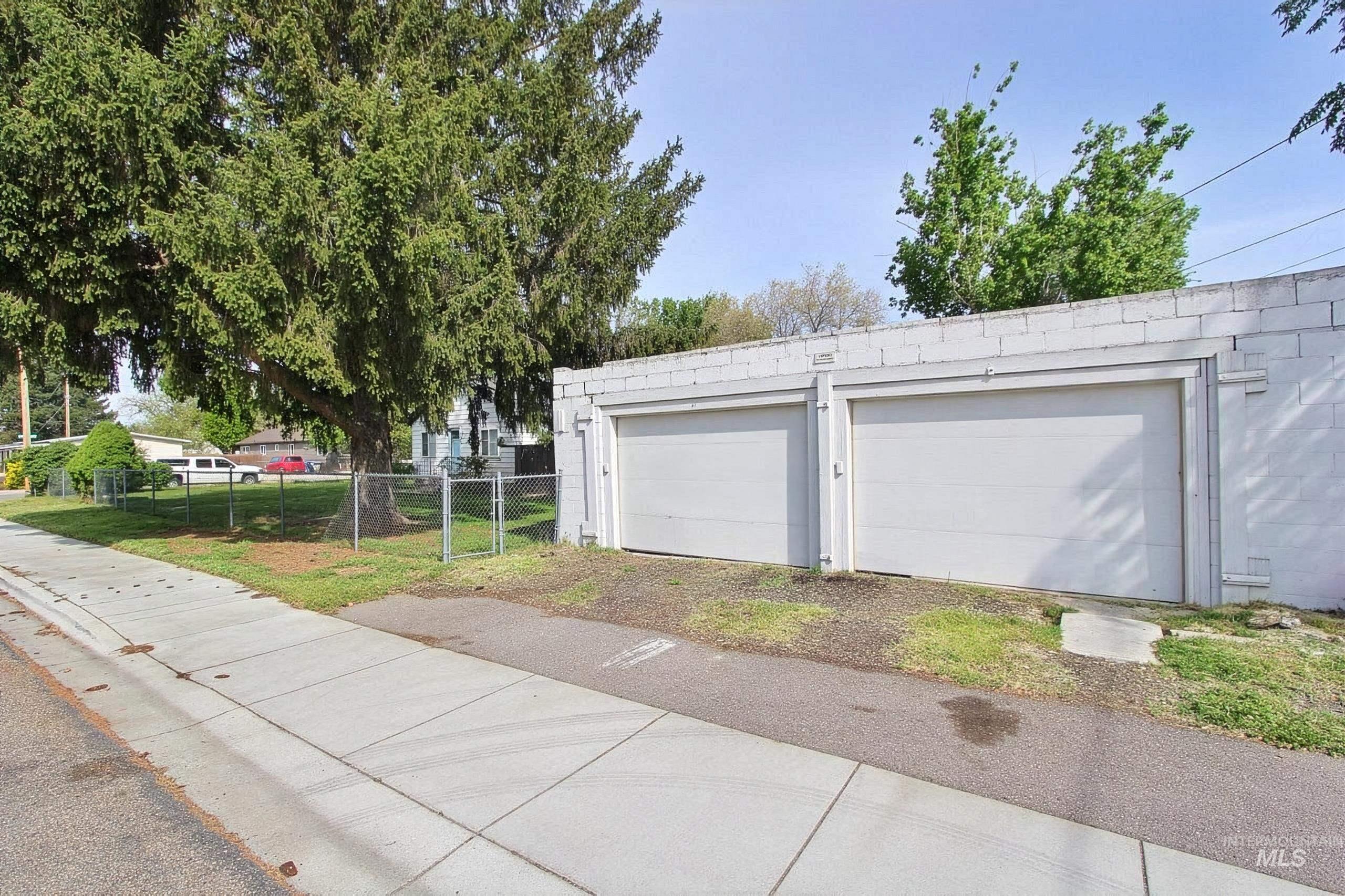 2124 S Kerr St, Boise, Idaho 83705, 2 Bedrooms, 1 Bathroom, Residential For Sale, Price $418,000,MLS 98984295