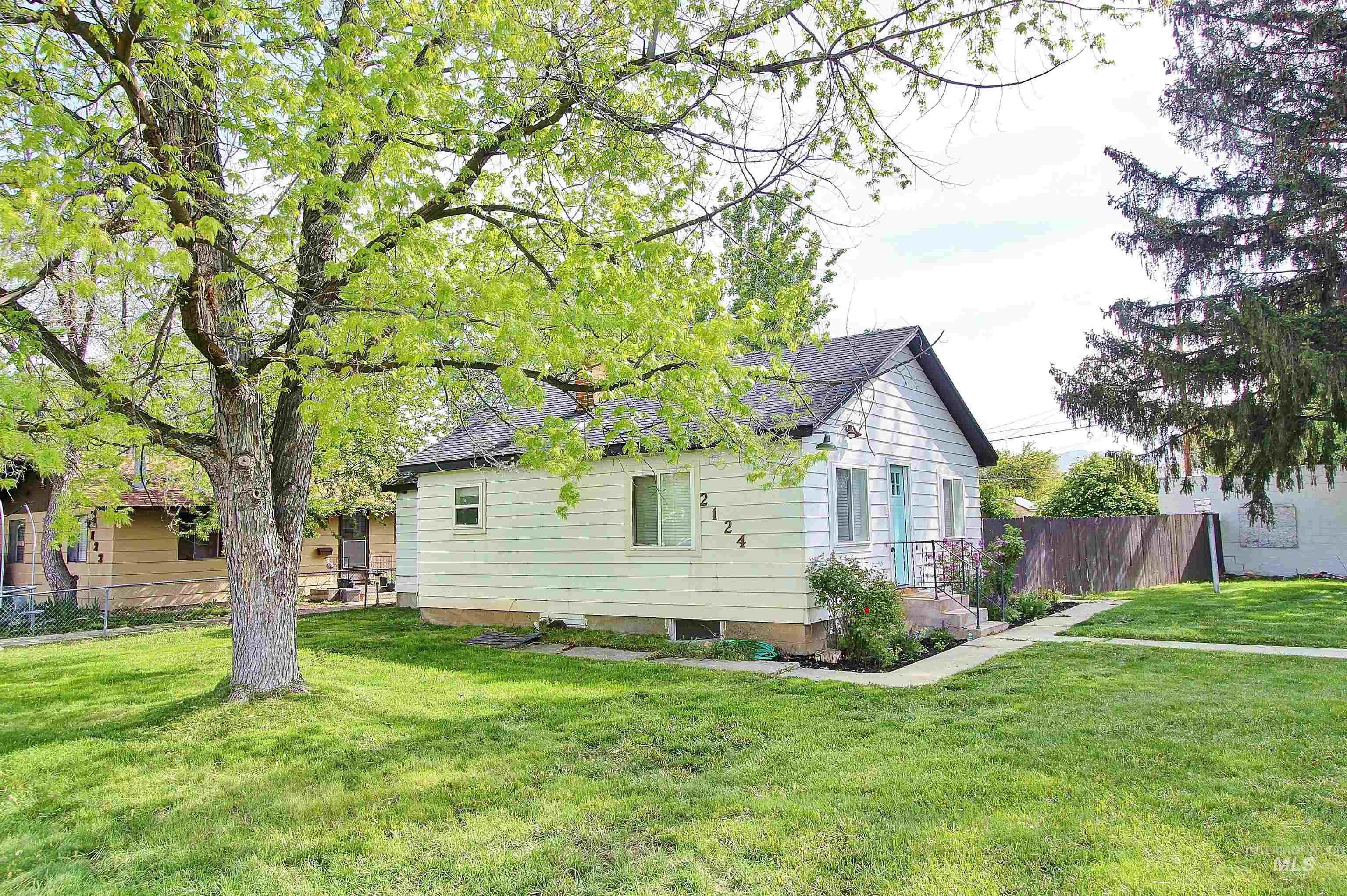 2124 S Kerr St, Boise, Idaho 83705, 2 Bedrooms, 1 Bathroom, Residential For Sale, Price $418,000, 98984295