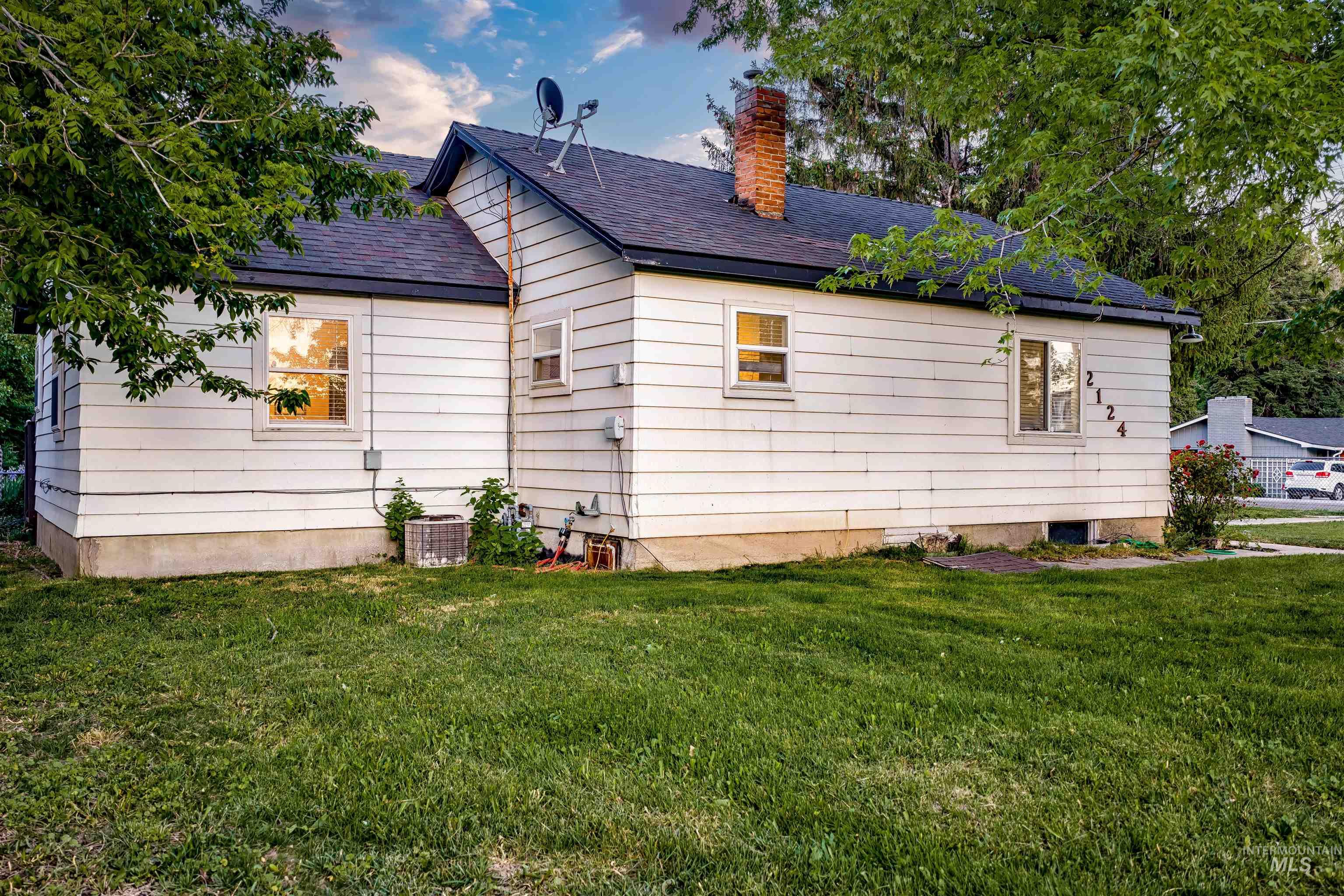 2124 S Kerr St, Boise, Idaho 83705, 2 Bedrooms, 1 Bathroom, Residential For Sale, Price $418,000, 98984295