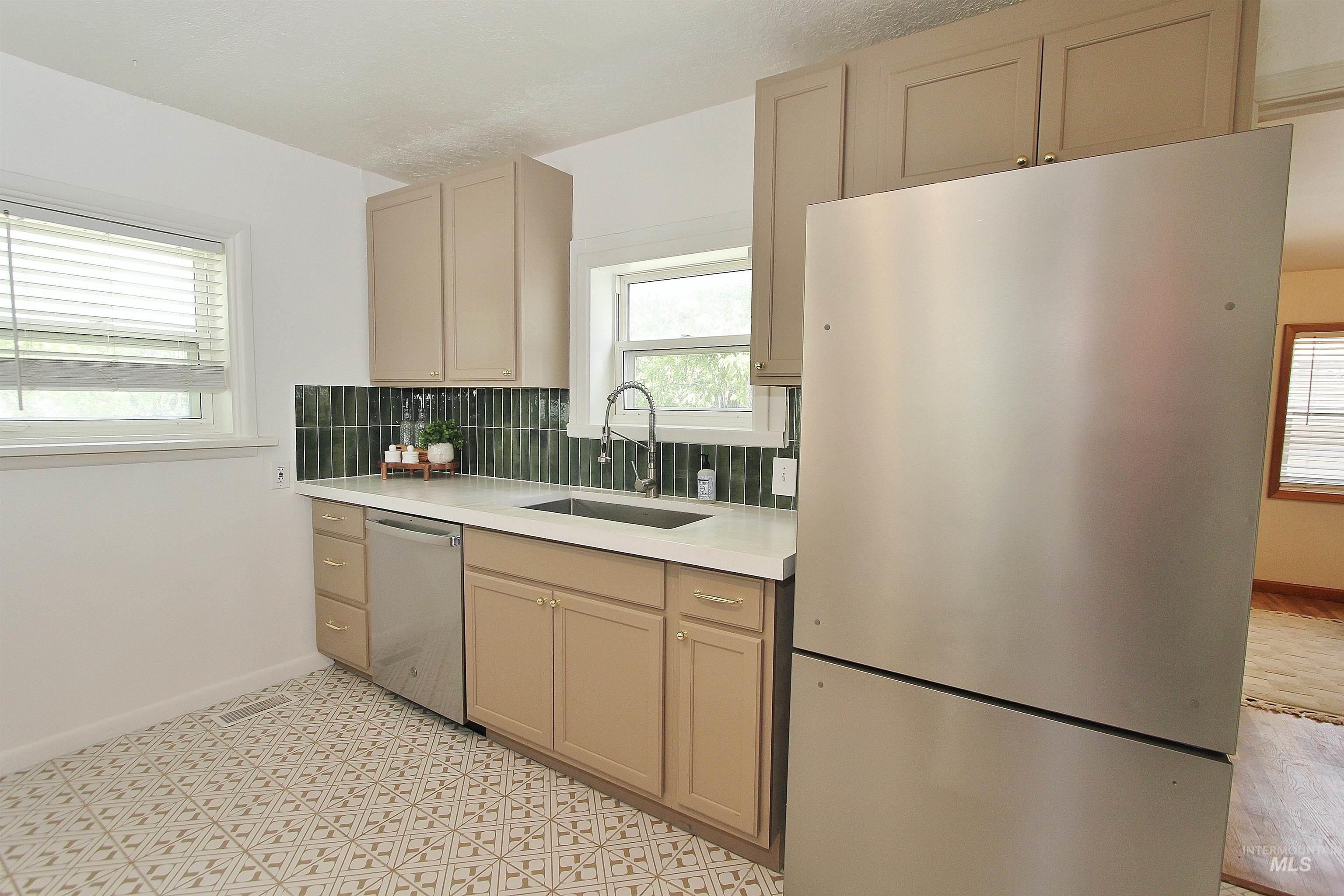 2124 S Kerr St, Boise, Idaho 83705, 2 Bedrooms, 1 Bathroom, Residential For Sale, Price $418,000, 98984295