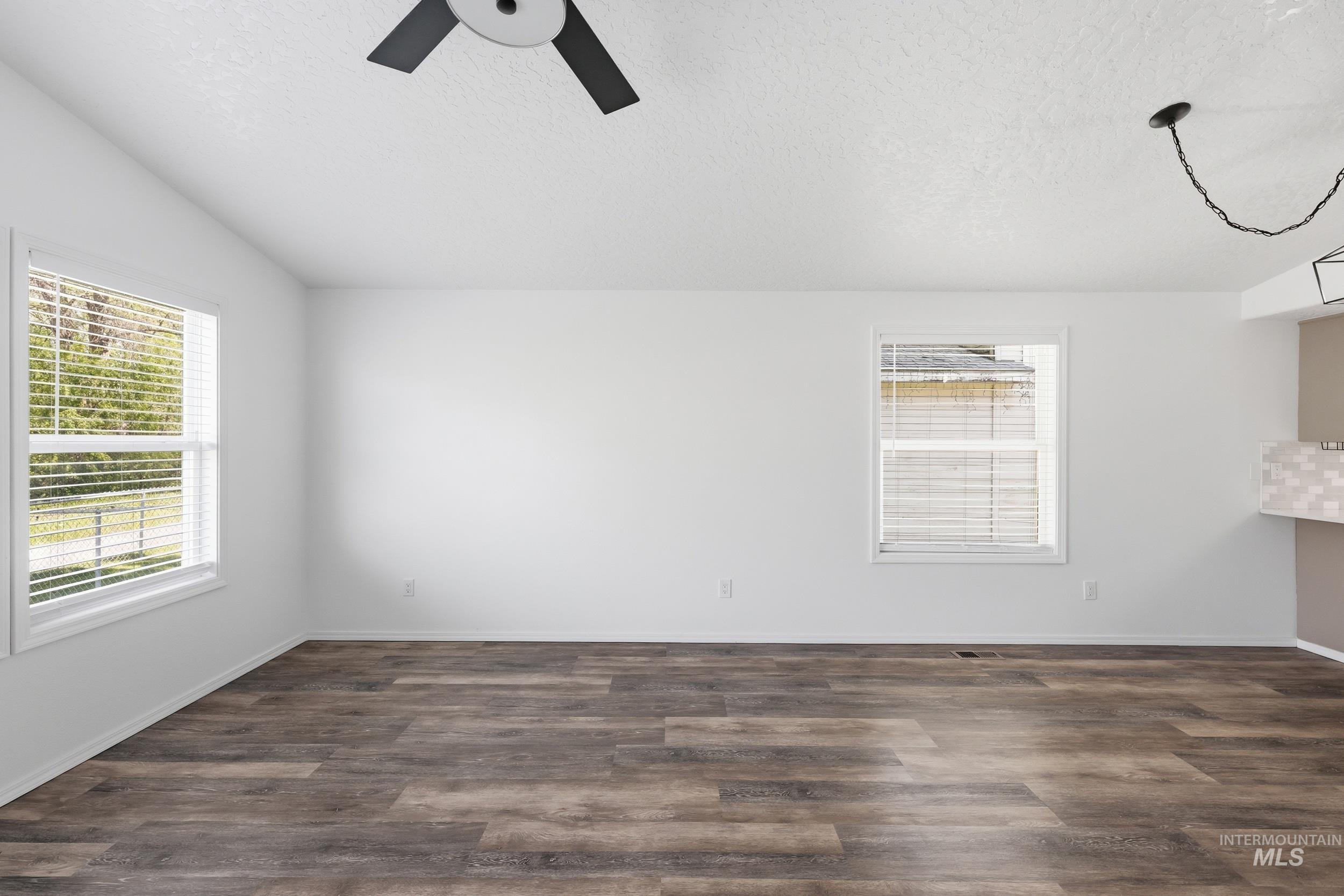 212 South Valley Drive, Nampa, Idaho 83686, 2 Bedrooms, 2 Bathrooms, Residential For Sale, Price $345,000, 98984296