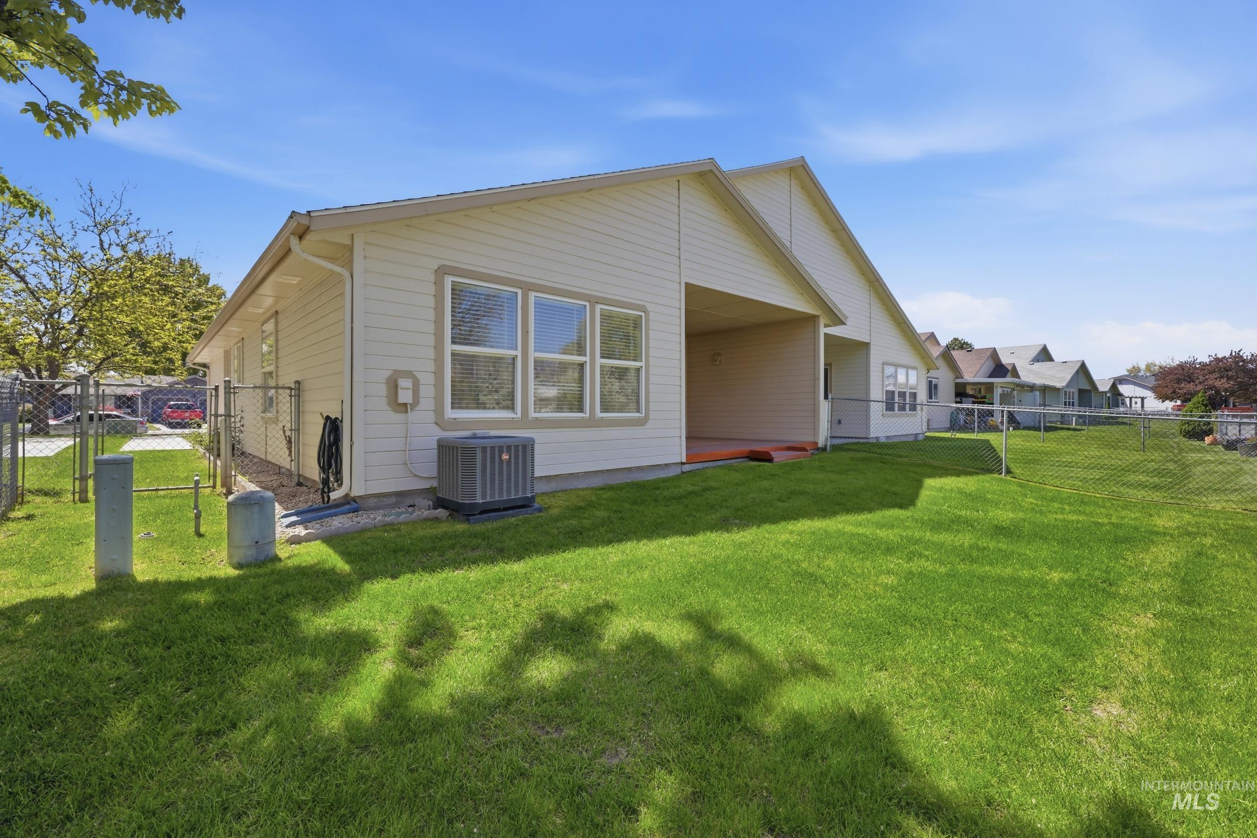 212 South Valley Drive, Nampa, Idaho 83686, 2 Bedrooms, 2 Bathrooms, Residential For Sale, Price $345,000, 98984296