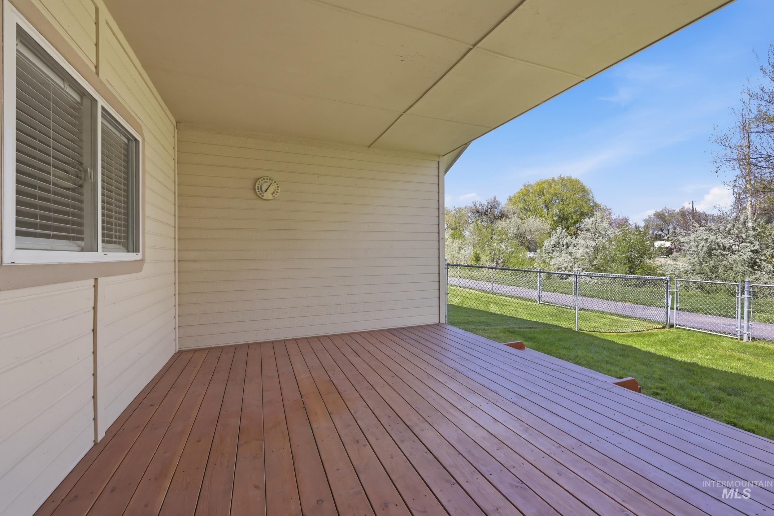 212 South Valley Drive, Nampa, Idaho 83686, 2 Bedrooms, 2 Bathrooms, Residential For Sale, Price $345,000, 98984296