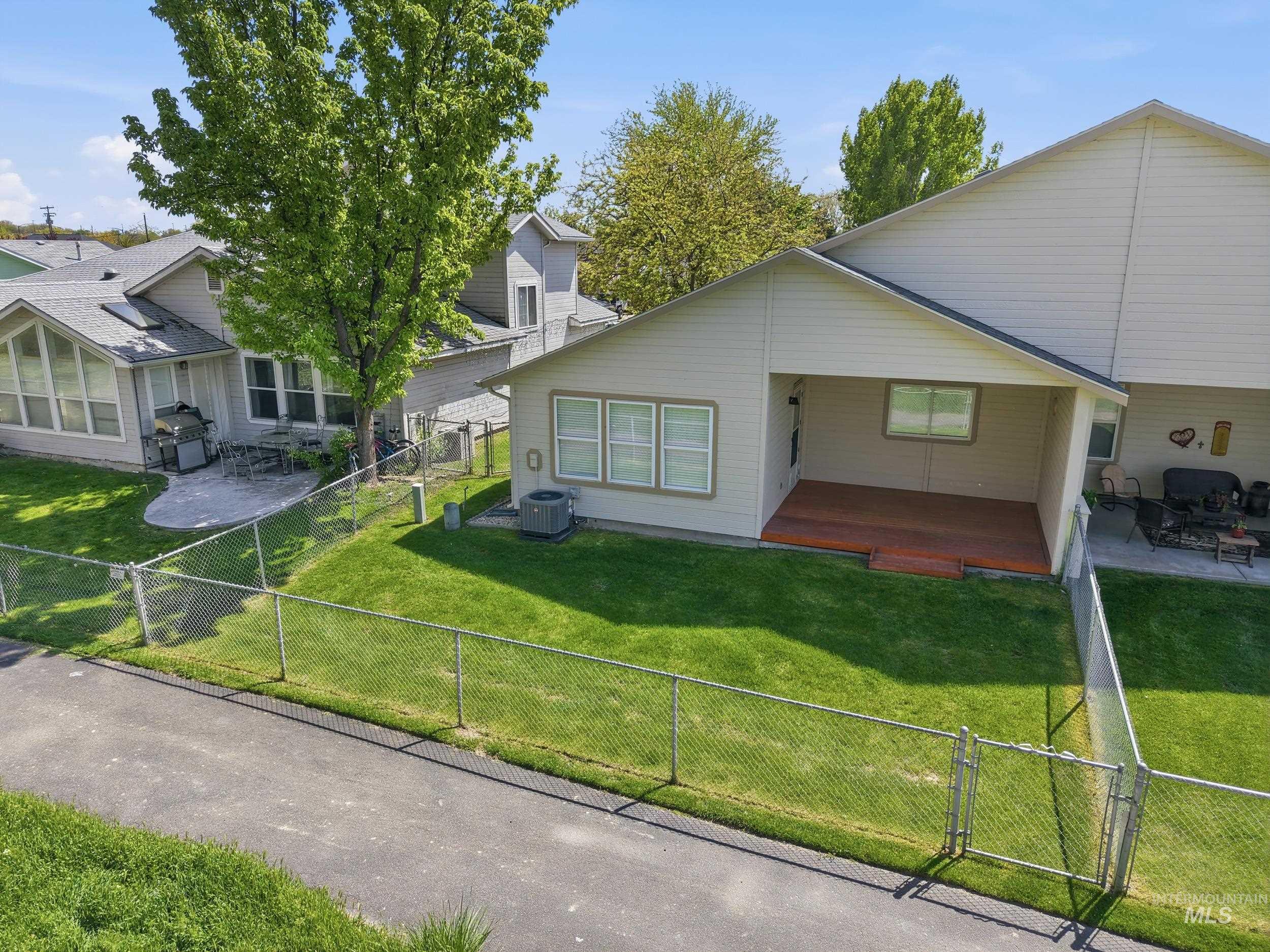 212 South Valley Drive, Nampa, Idaho 83686, 2 Bedrooms, 2 Bathrooms, Residential For Sale, Price $345,000, 98984296