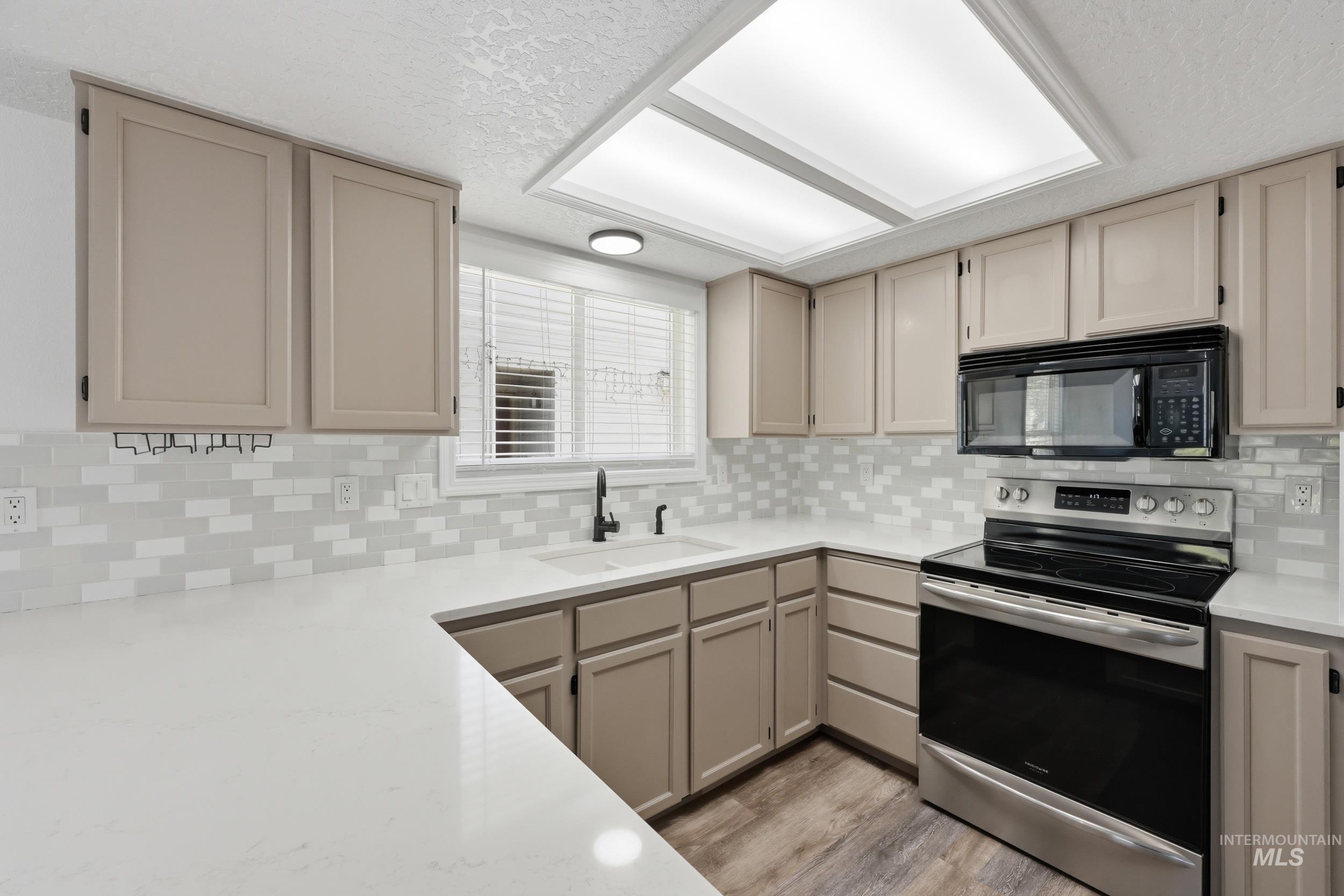 212 South Valley Drive, Nampa, Idaho 83686, 2 Bedrooms, 2 Bathrooms, Residential For Sale, Price $345,000, 98984296