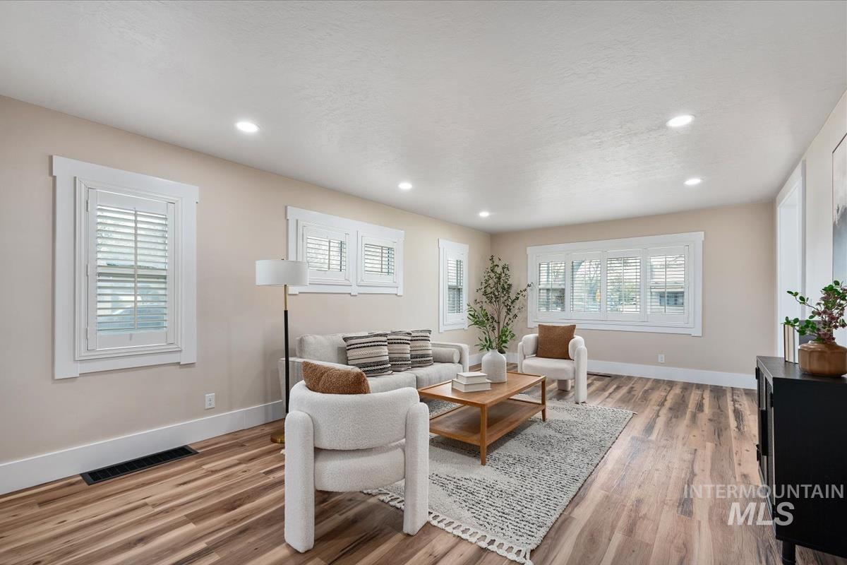 424 6th Ave. S., Nampa, Idaho 83651, 2 Bedrooms, 2 Bathrooms, Residential For Sale, Price $399,900, 98984297