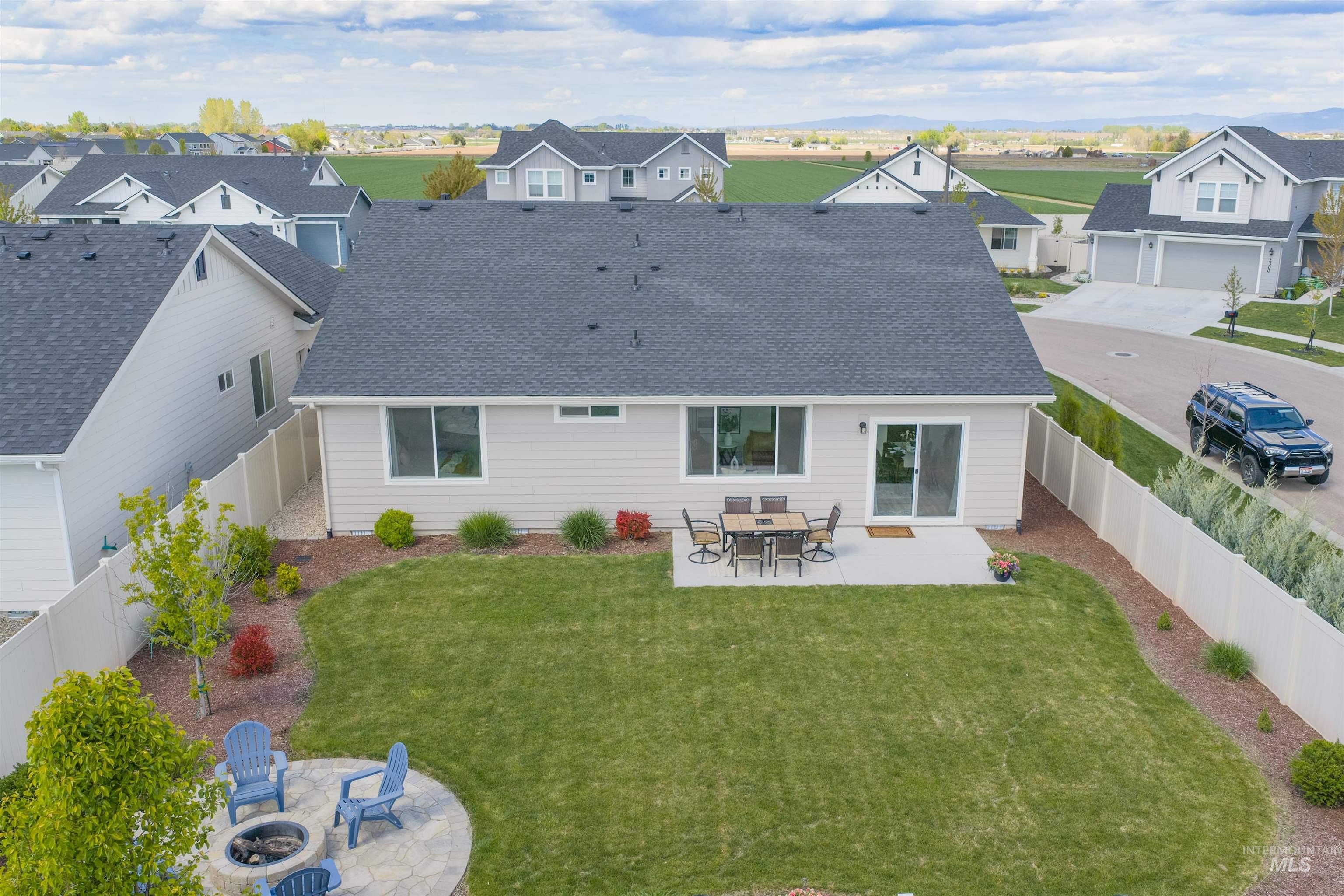 1319 E Sweet Pearl, Kuna, Idaho 83634, 3 Bedrooms, 2 Bathrooms, Residential For Sale, Price $476,990,MLS 98984300
