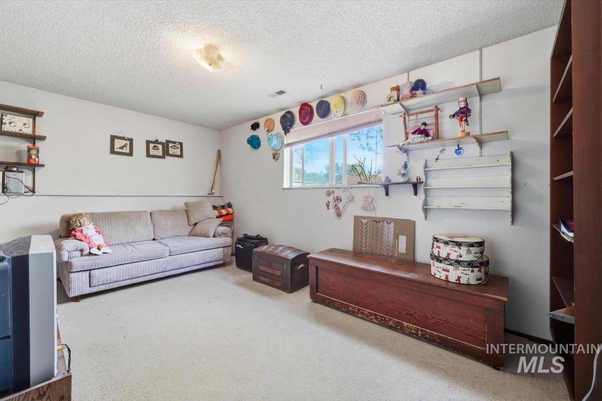10883 W Reutzel Dr., Boise, Idaho 83709, 4 Bedrooms, 2 Bathrooms, Residential For Sale, Price $399,000,MLS 98984301