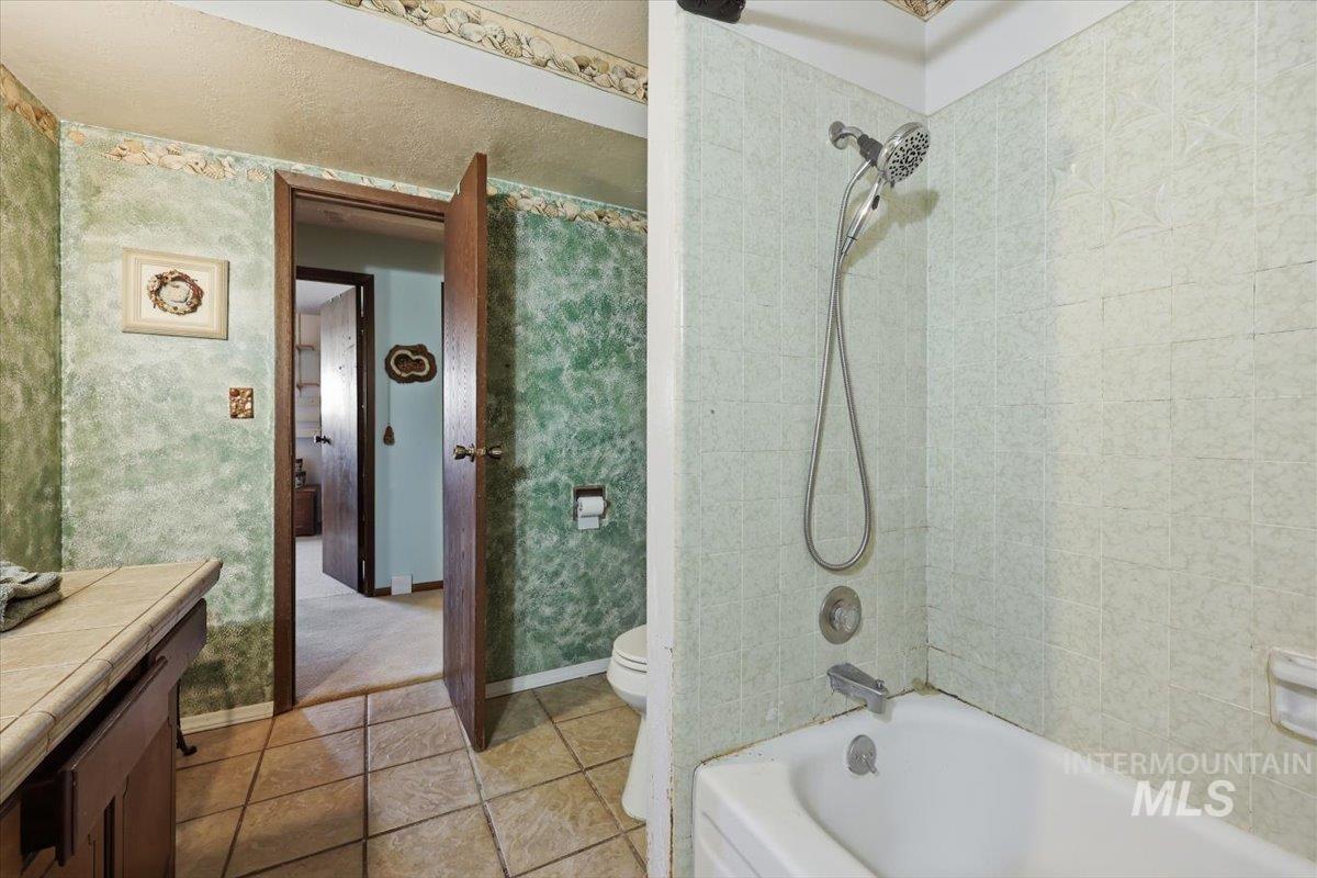 10883 W Reutzel Dr., Boise, Idaho 83709, 4 Bedrooms, 2 Bathrooms, Residential For Sale, Price $399,000,MLS 98984301