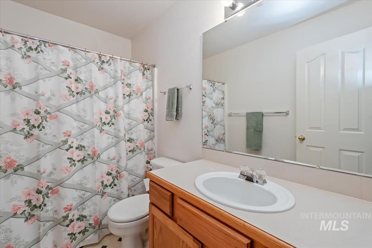 6928 N Duncan Ln, Boise, Idaho 83714, 3 Bedrooms, 2 Bathrooms, Residential For Sale, Price $425,000,MLS 98984302