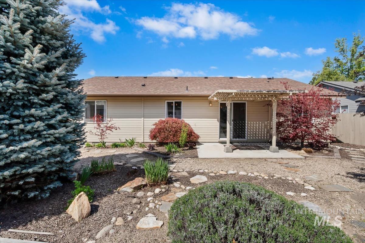 6928 N Duncan Ln, Boise, Idaho 83714, 3 Bedrooms, 2 Bathrooms, Residential For Sale, Price $425,000,MLS 98984302