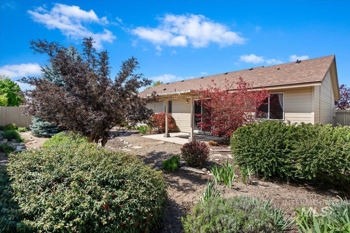 6928 N Duncan Ln, Boise, Idaho 83714, 3 Bedrooms, 2 Bathrooms, Residential For Sale, Price $425,000,MLS 98984302